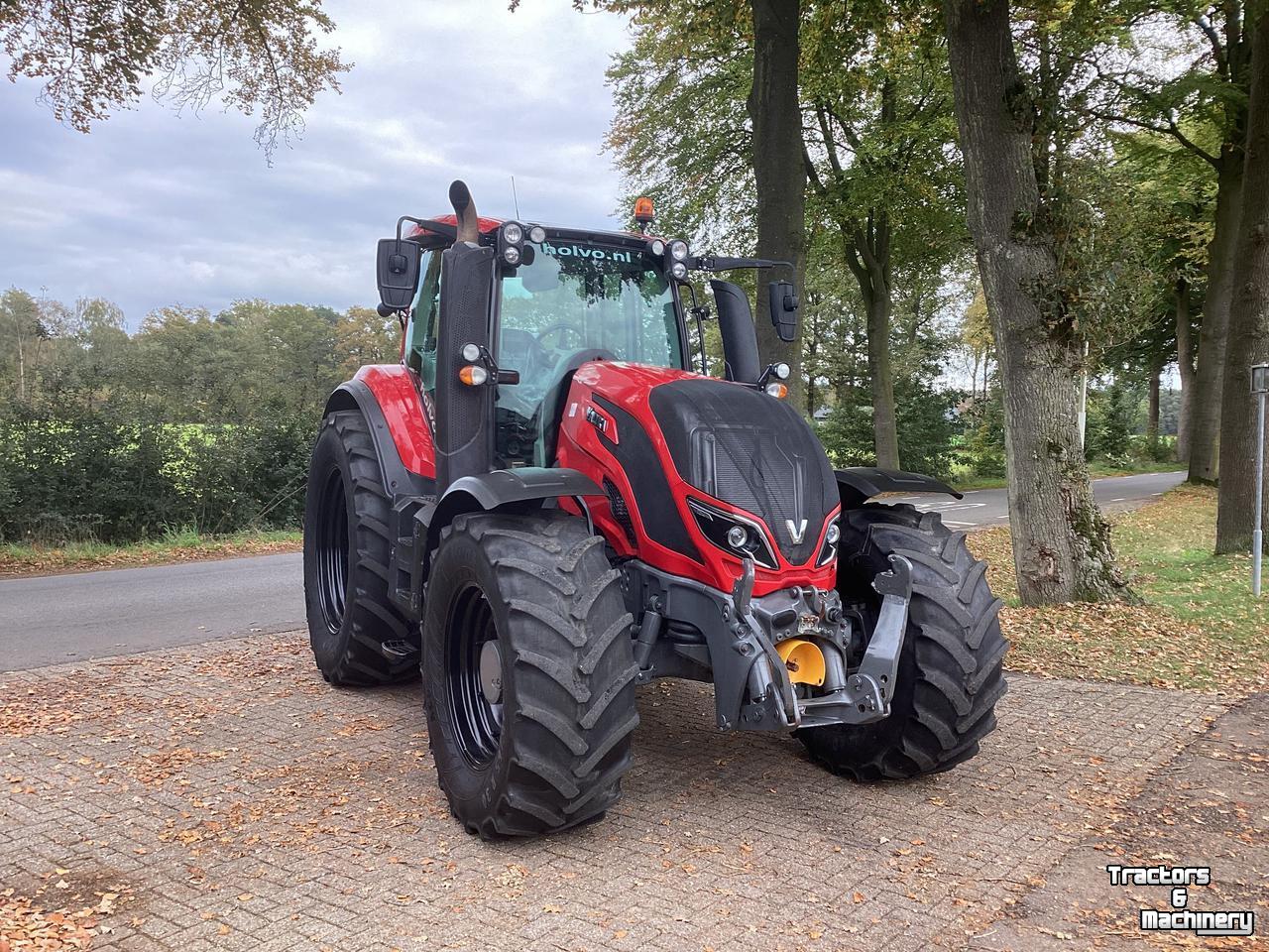 Tractor / Trekker Valtra T214 A