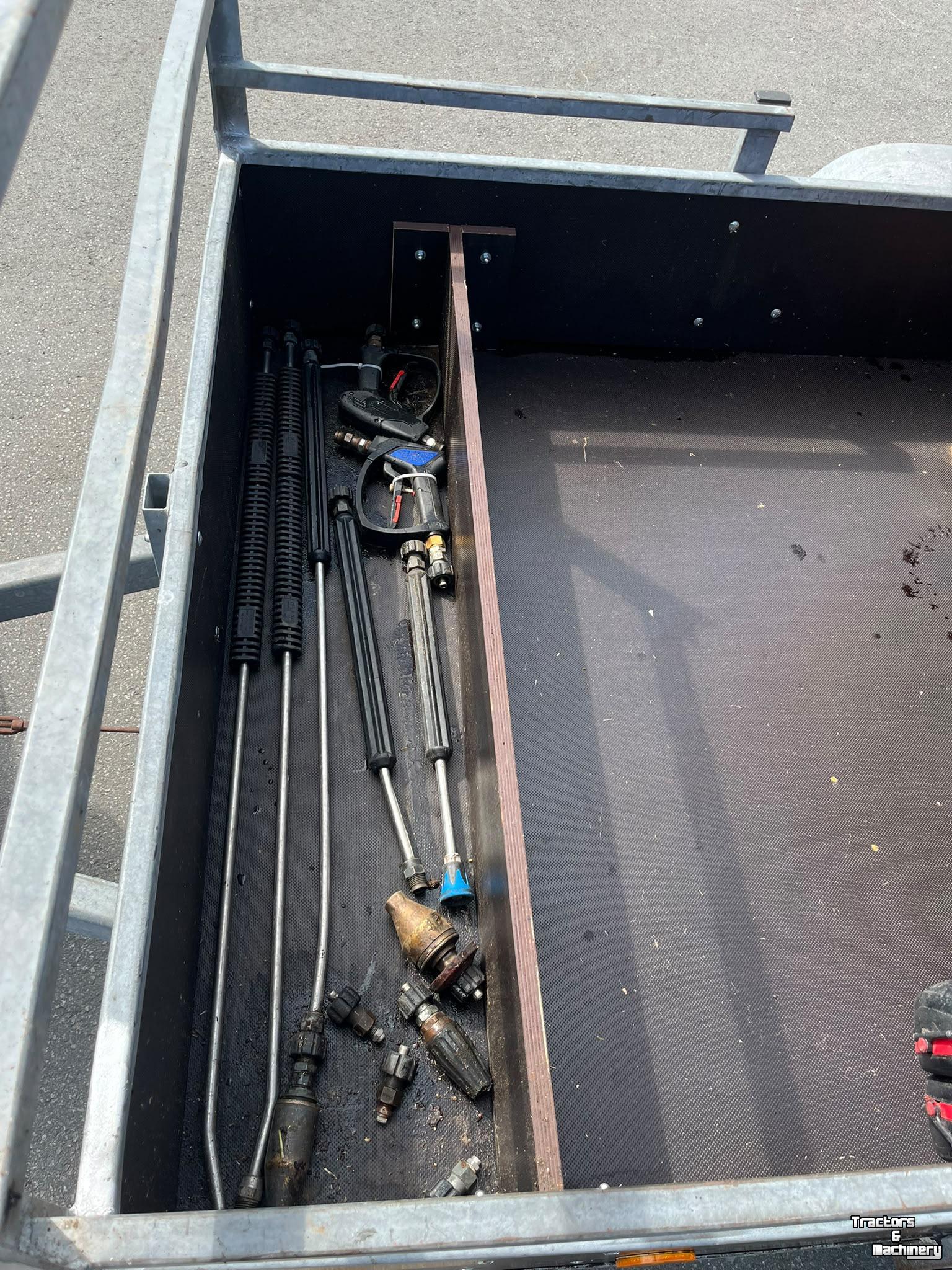 Hogedrukreiniger Warm/Koud  TE HUUR hogedrukreiniger op aanhanger