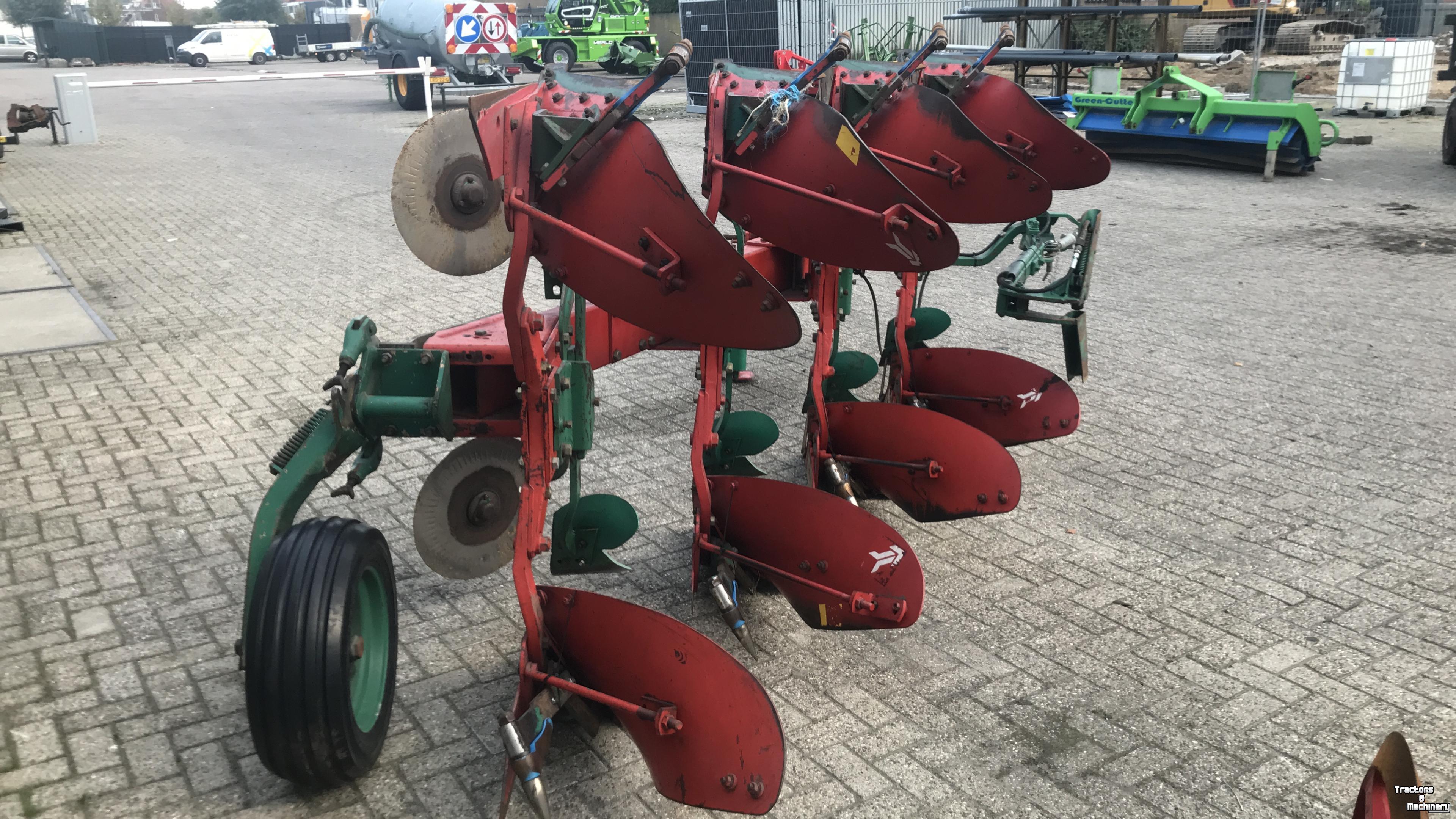 Ploegen Kverneland LD85 4-schaar met vorenpakker