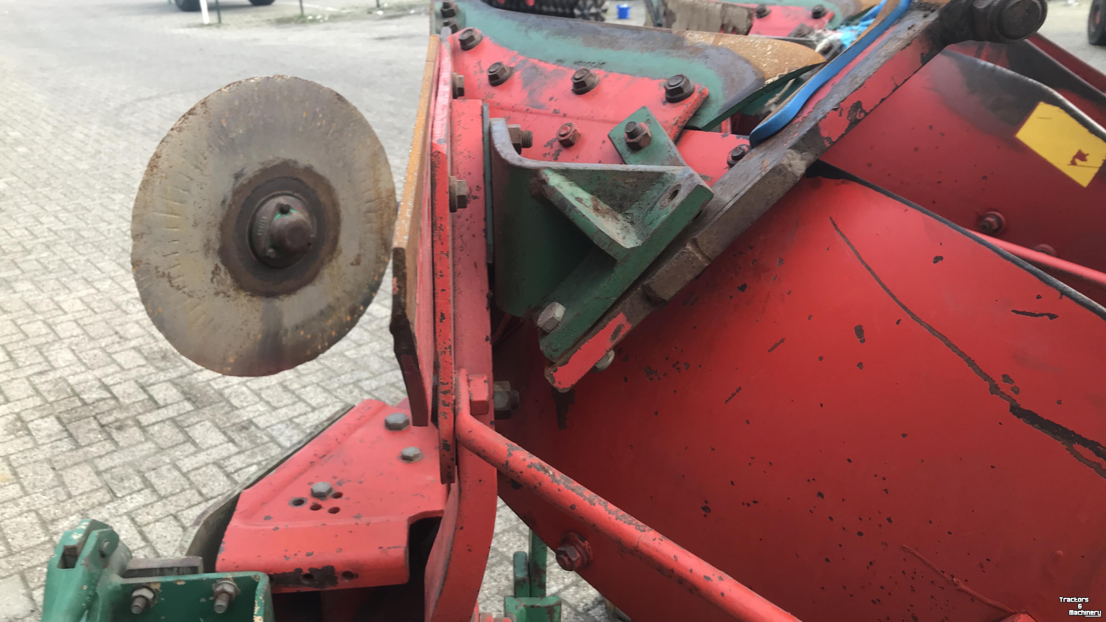 Ploegen Kverneland LD85 4-schaar met vorenpakker