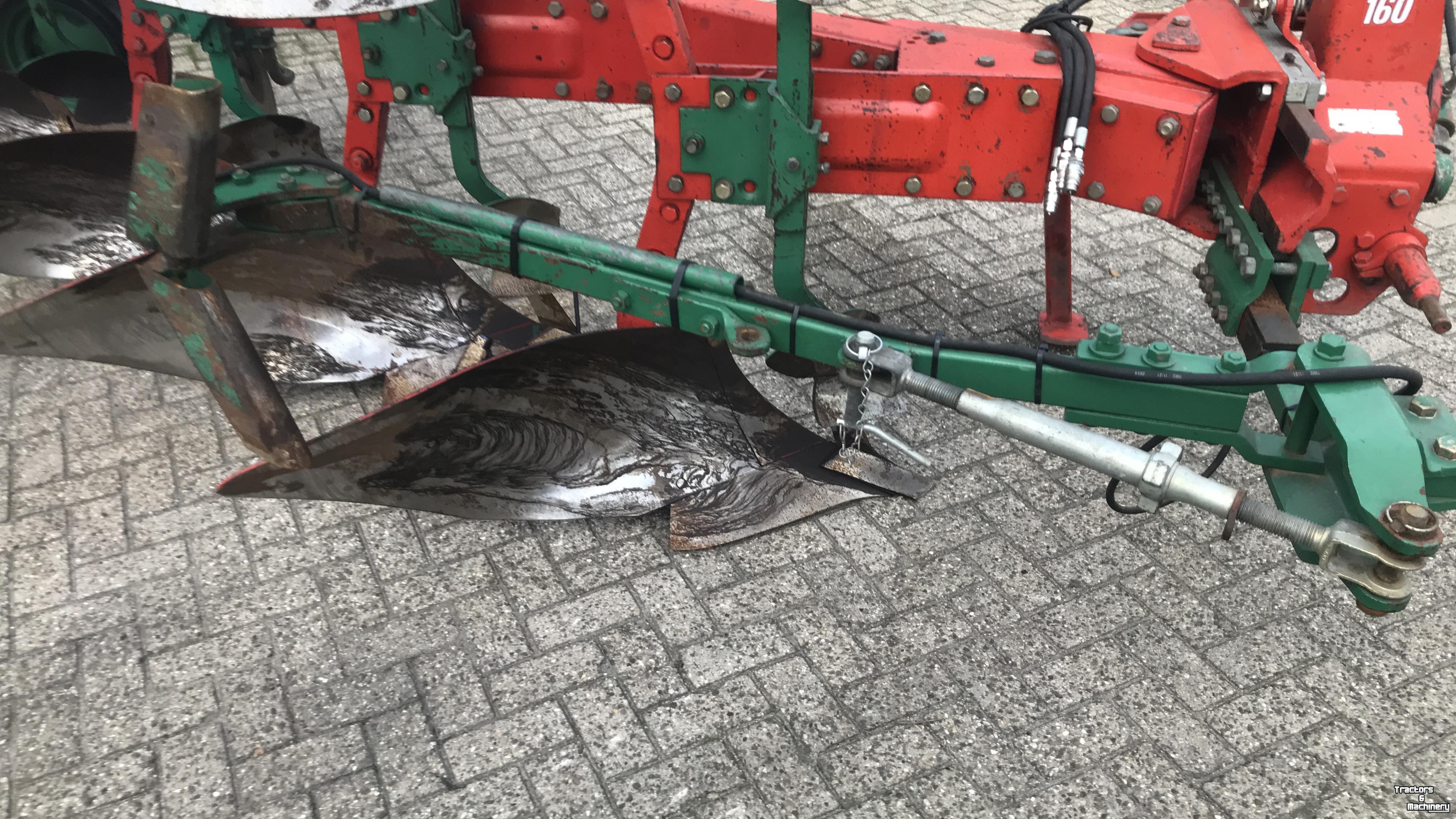 Ploegen Kverneland LD85 4-schaar met vorenpakker