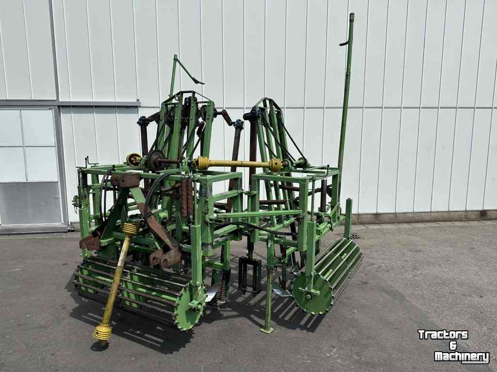 Plantmachine Basrijs Basrijs preiponsmachine 9 rijig  Plantmachine/gatenmaker voor prei