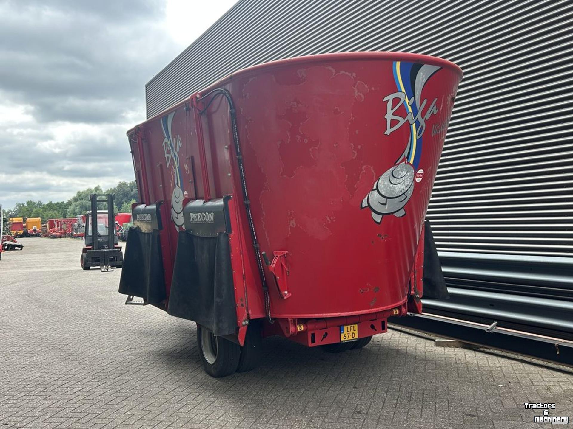 Voermengwagen Vertikaal Peecon VMW220