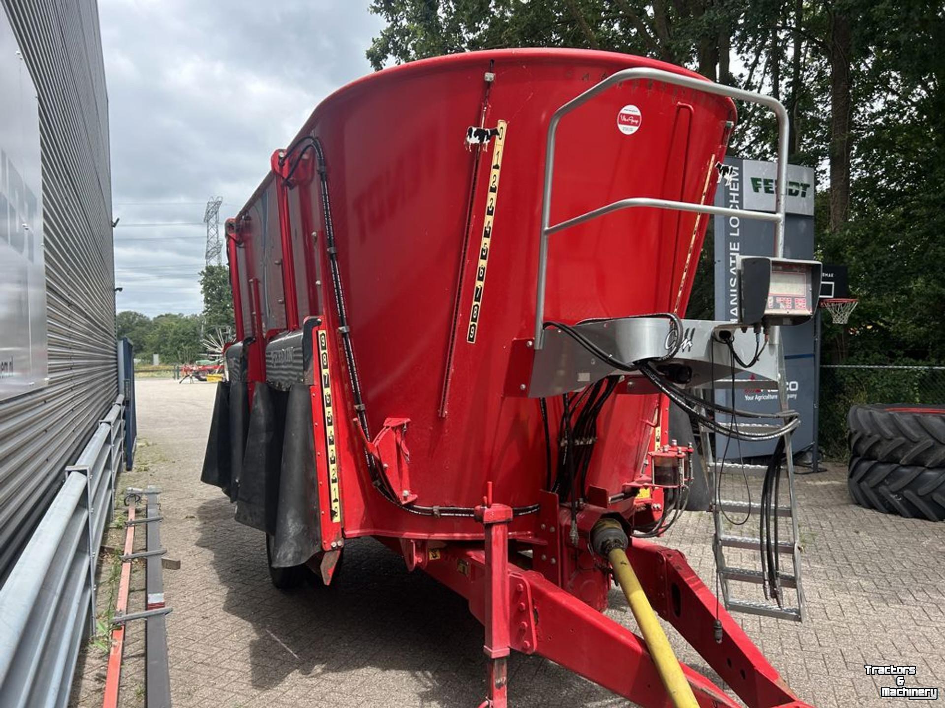 Voermengwagen Vertikaal Peecon VMW220