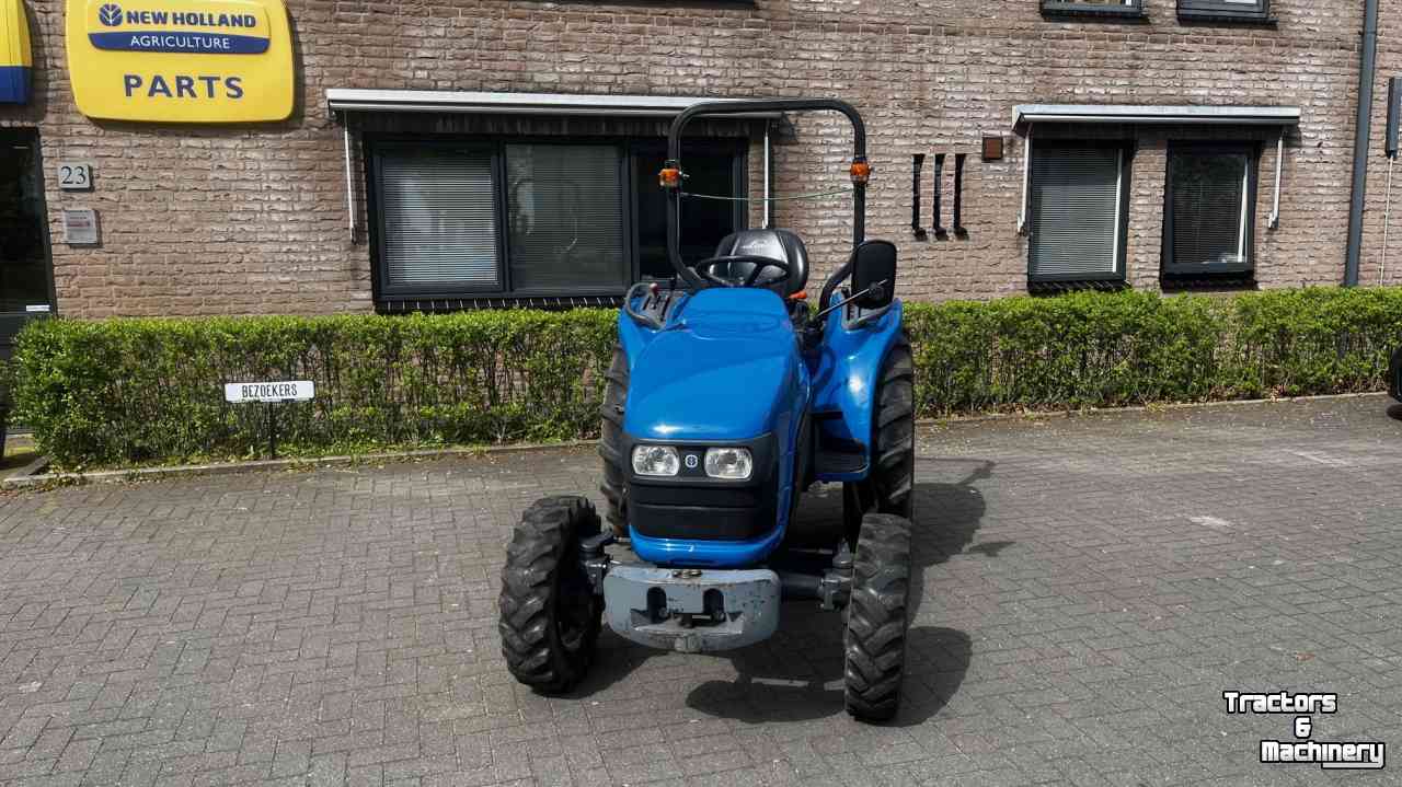 Traktoren New Holland TC27D