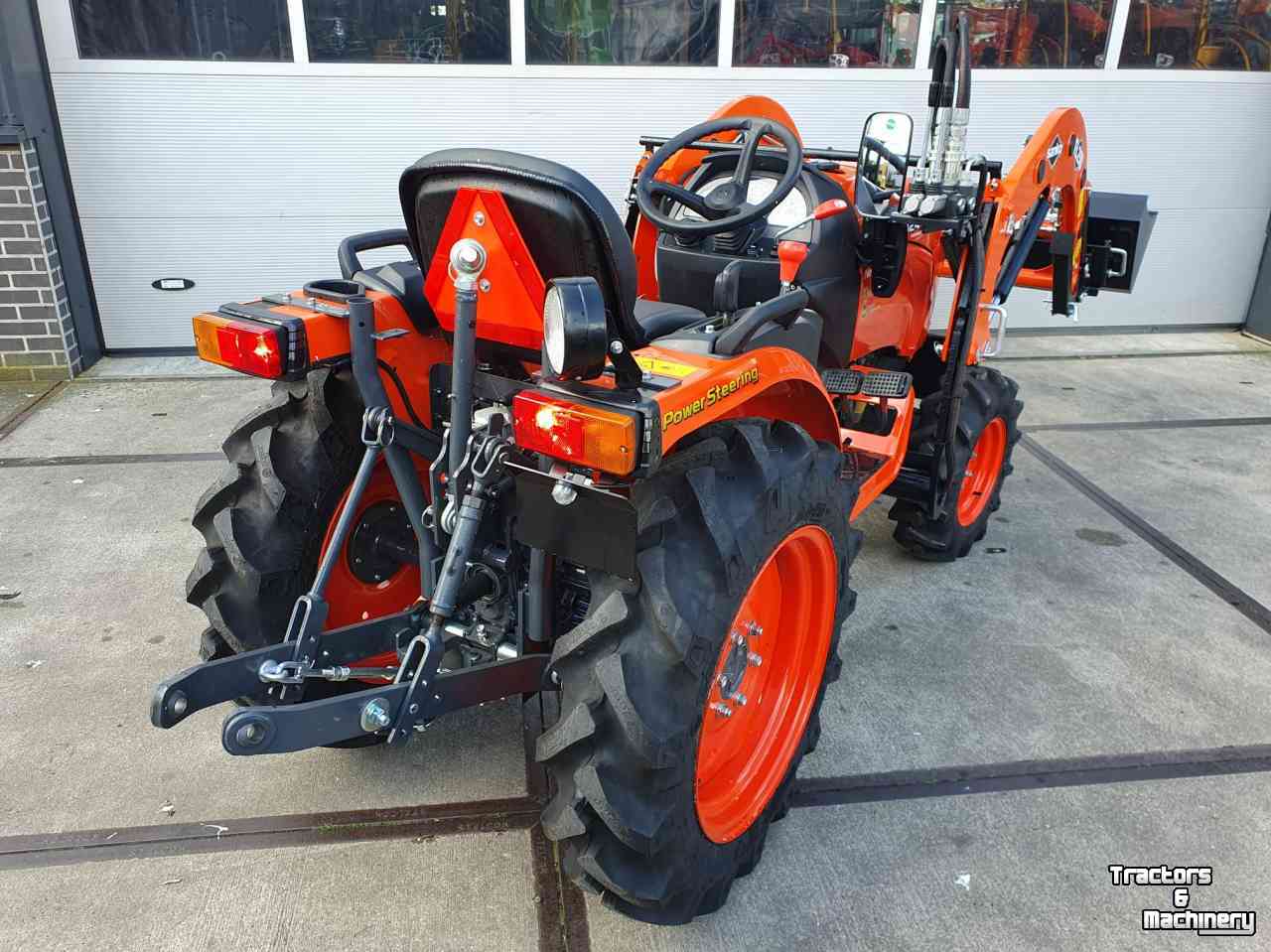 Tuinbouwtraktoren Kubota B2441  + voorlader Compact traktor