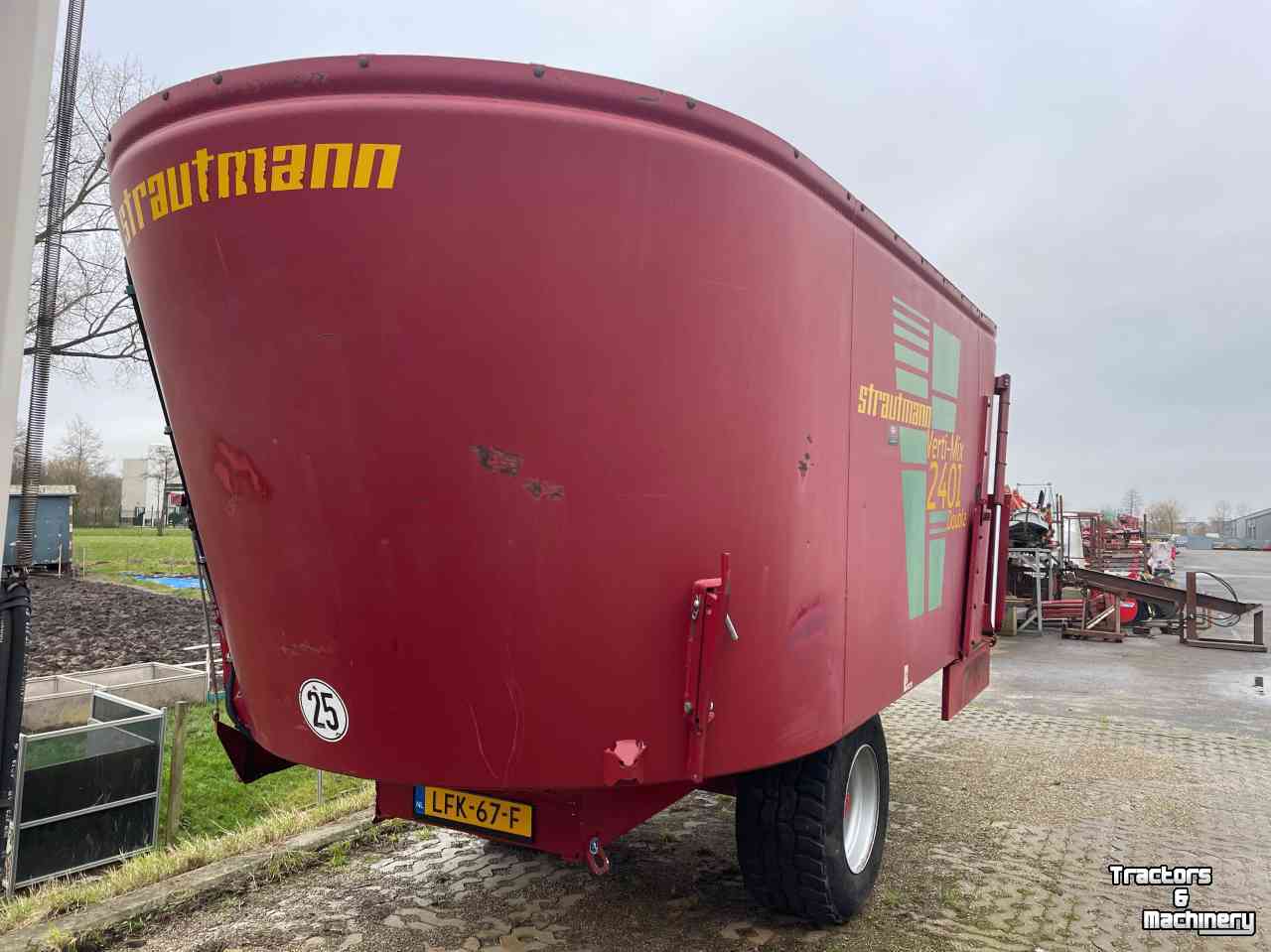 Voermengwagen Vertikaal Strautmann Verti-mix 2401 Double voermengwagen / mengwagen / voerwagen