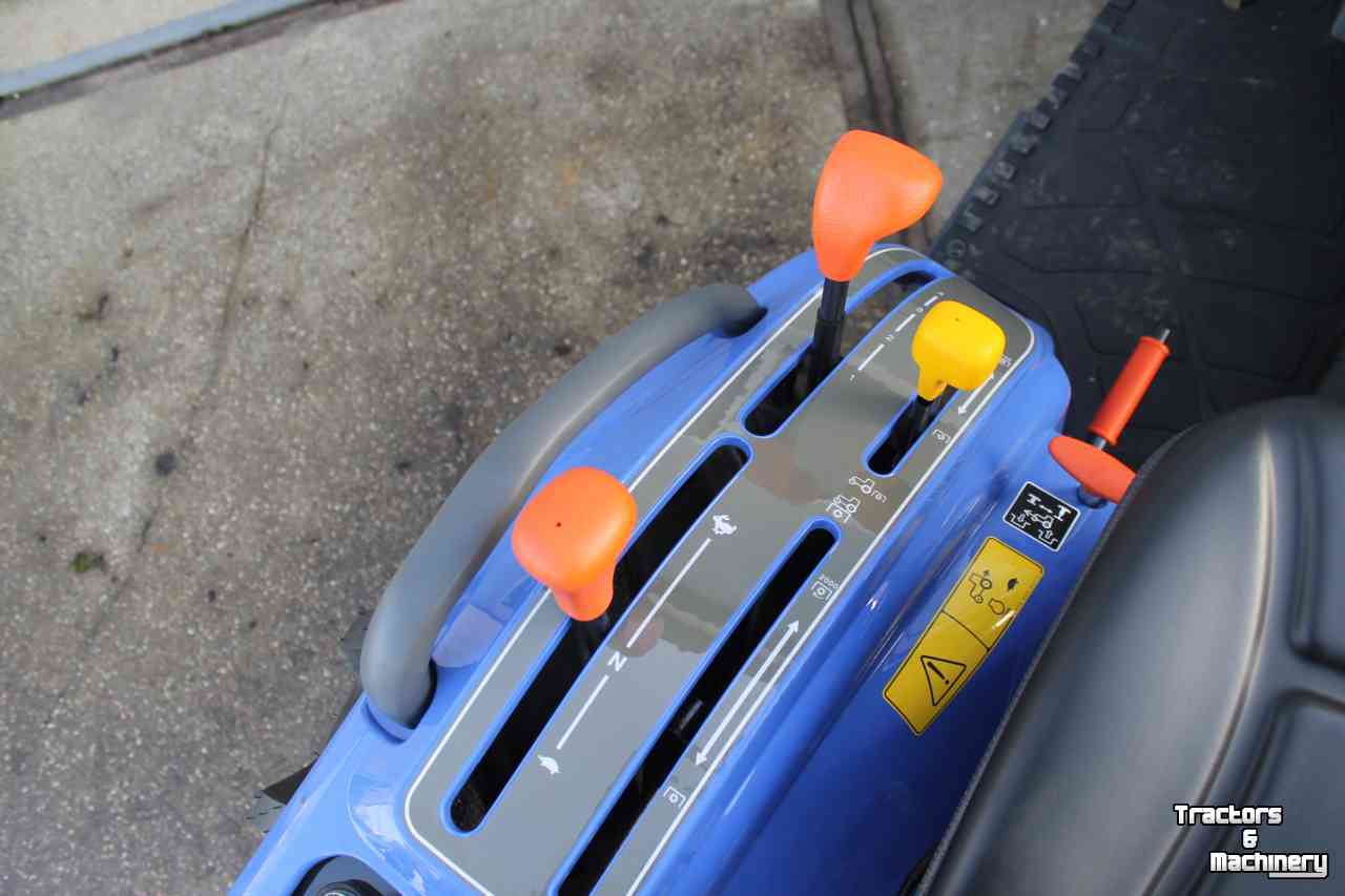 Compact tractor Iseki TM3267E Economisch actiemodel compacttrekker handgeschakelde minitractor