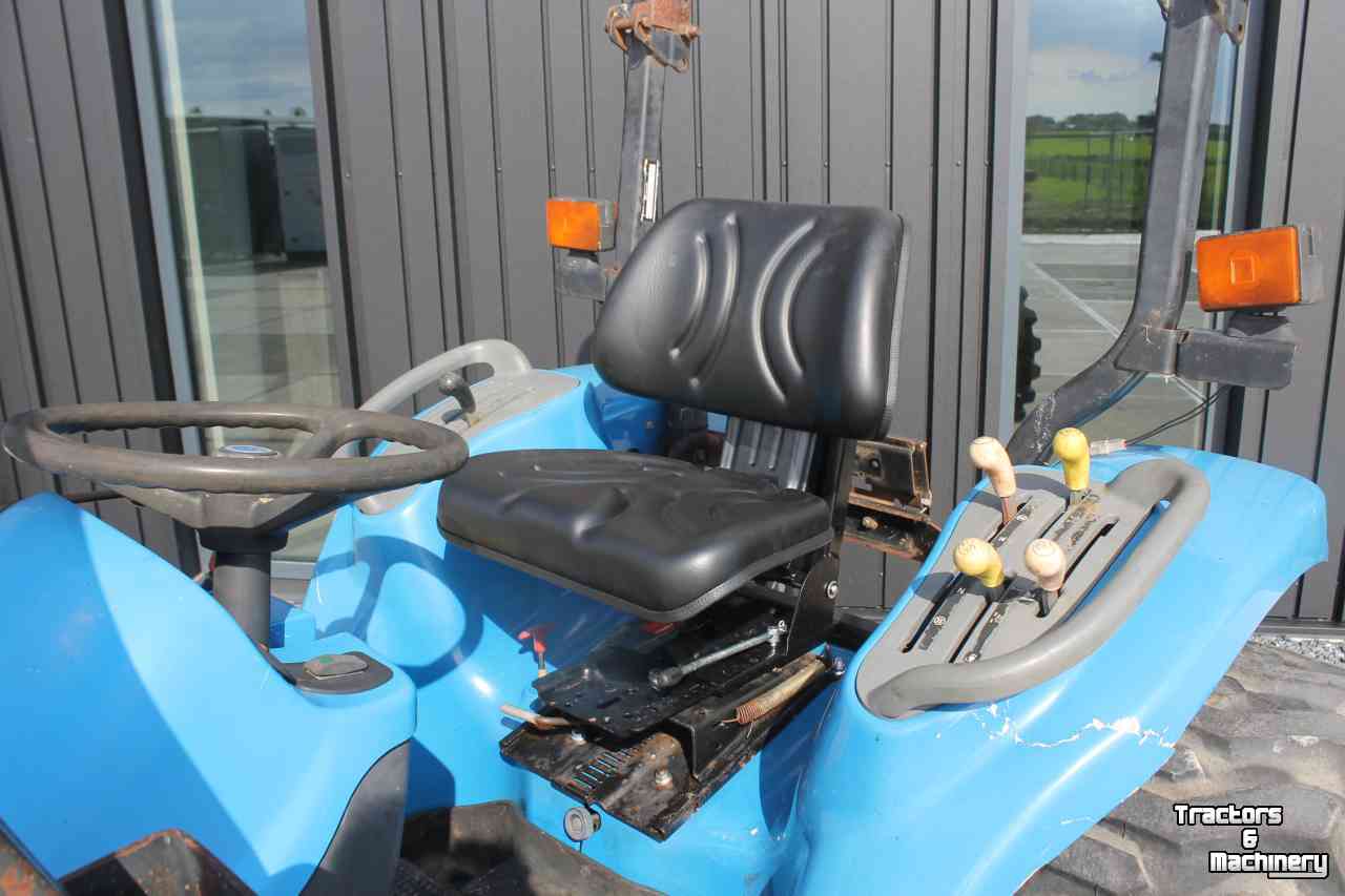 Compact tractor New Holland TC25D (Shibaura ST324H) hydrostaat minitrekker tractor met voorlader frontlader