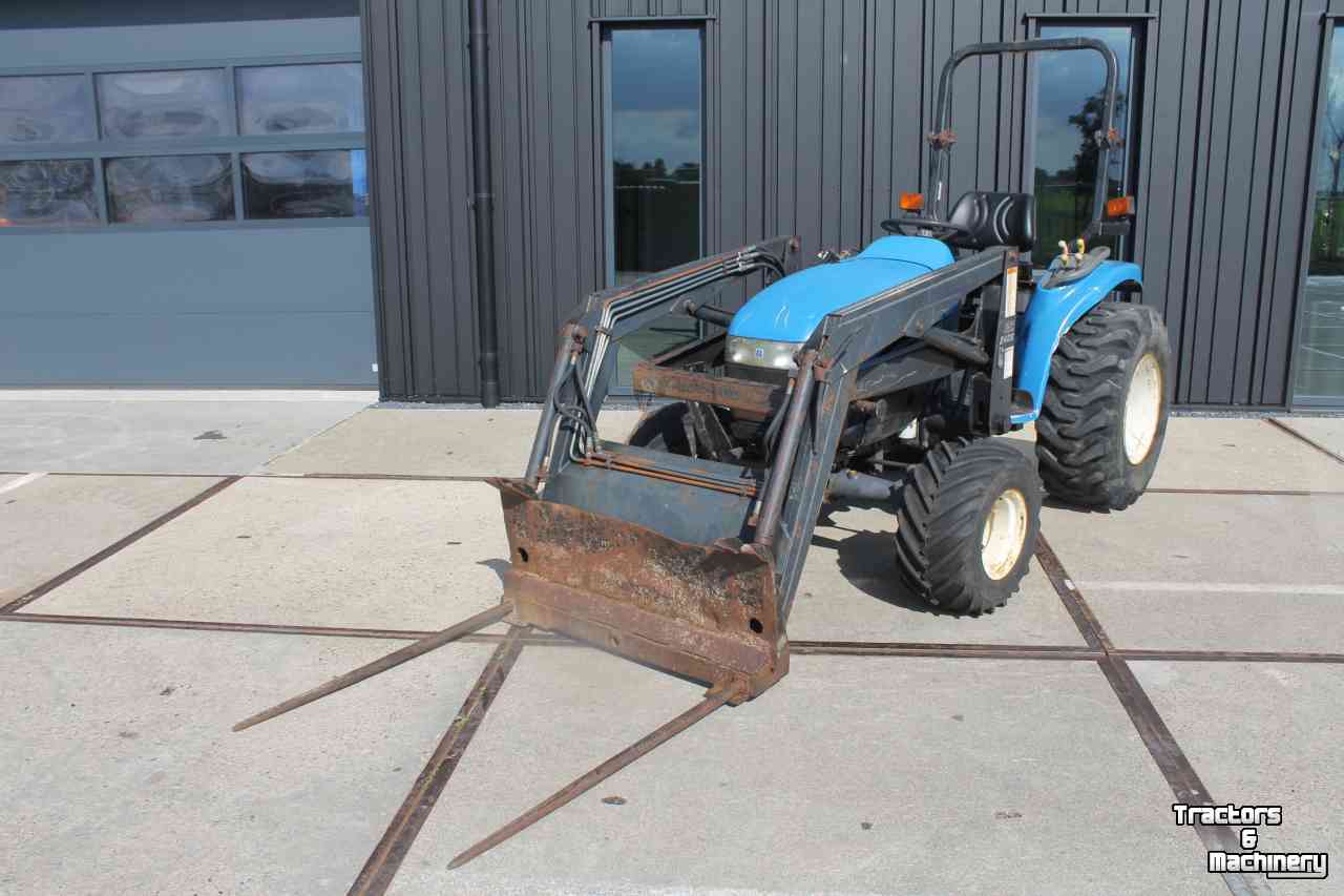 Compact tractor New Holland TC25D (Shibaura ST324H) hydrostaat minitrekker tractor met voorlader frontlader