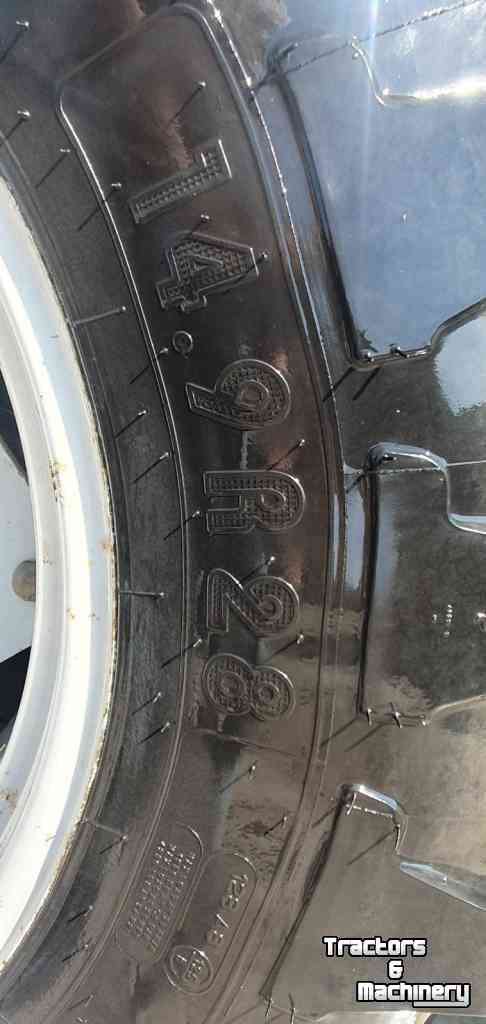 Wielen, Banden, Velgen & Afstandsringen Michelin 18.4 R38 en 14.9 R28