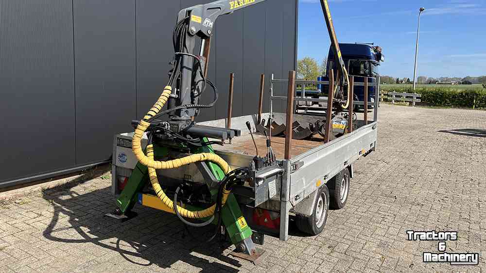 Auto-aanhangwagen t/m 3500 Kg  Aanhangwagen met bosbouwkraan