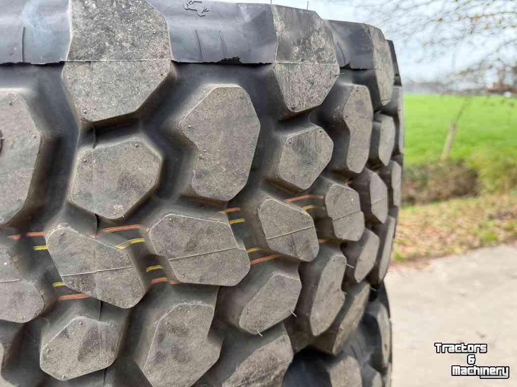 Wielen, Banden, Velgen & Afstandsringen Continental 315/55R16 MPT81