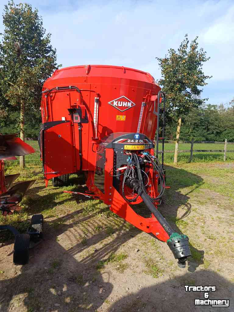 Voermengwagen Kuhn Profile 24.2 DL