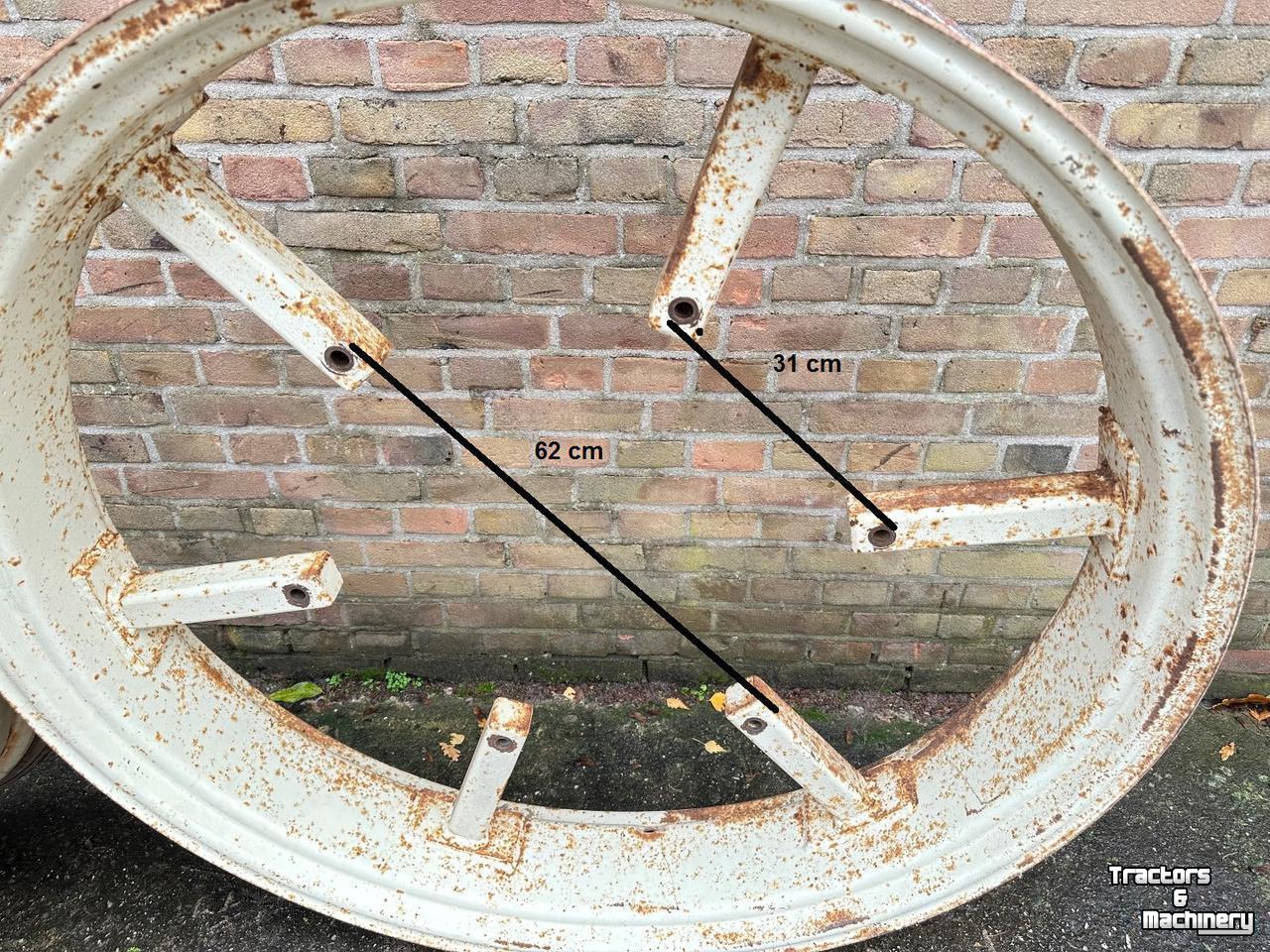 Wielen, Banden, Velgen & Afstandsringen  W8R44