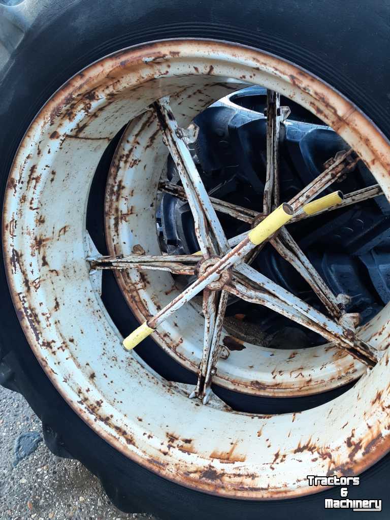 Wielen, Banden, Velgen & Afstandsringen Molcon 13.6R38 5 ster Molcon dubbellucht