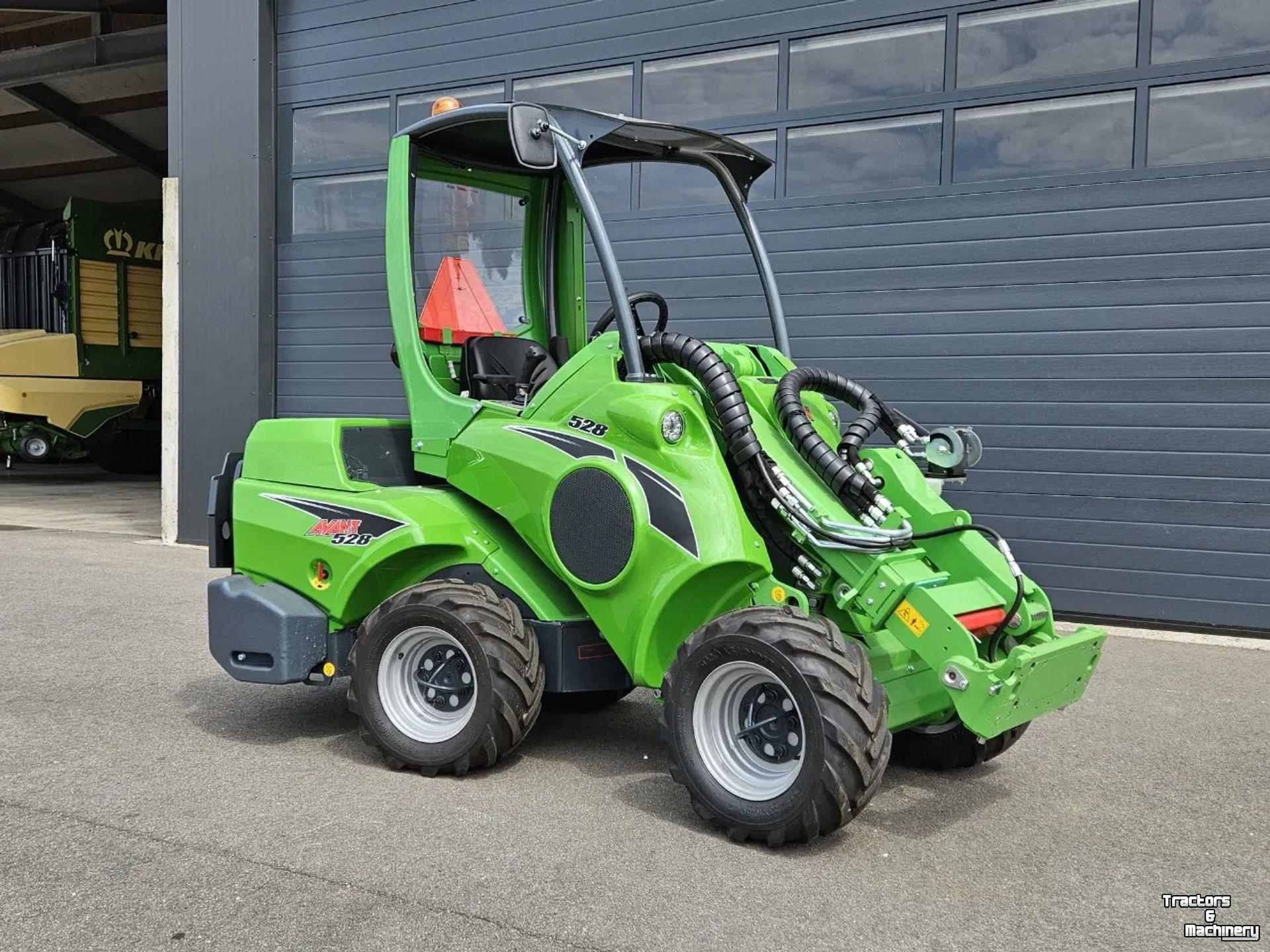 Shovel / Wiellader / Kniklader Avant 528 Rental mini-shovel