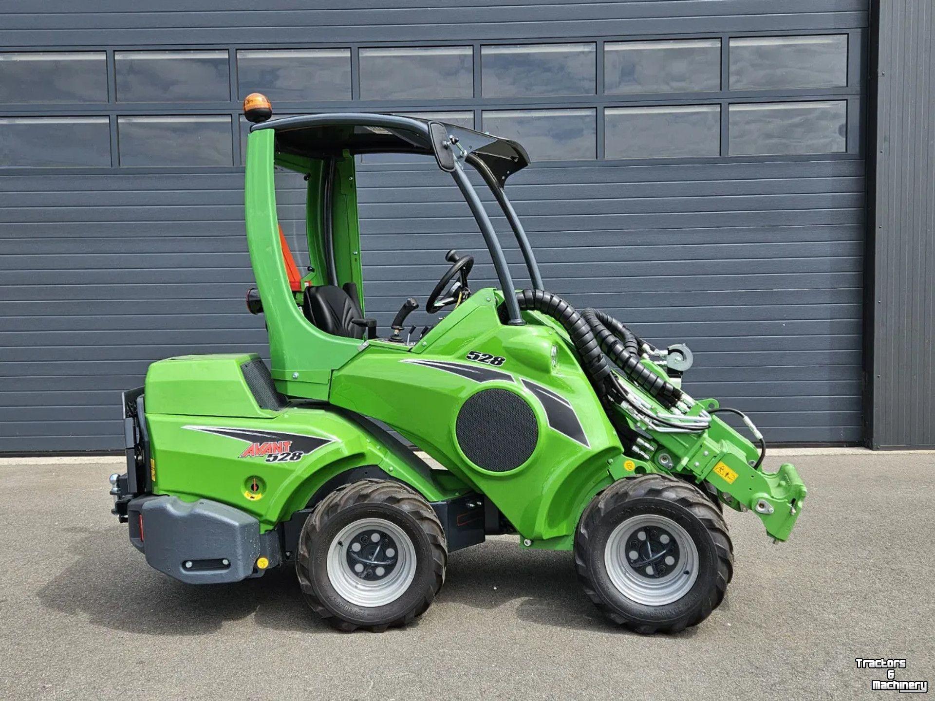 Shovel / Wiellader / Kniklader Avant 528 Rental mini-shovel