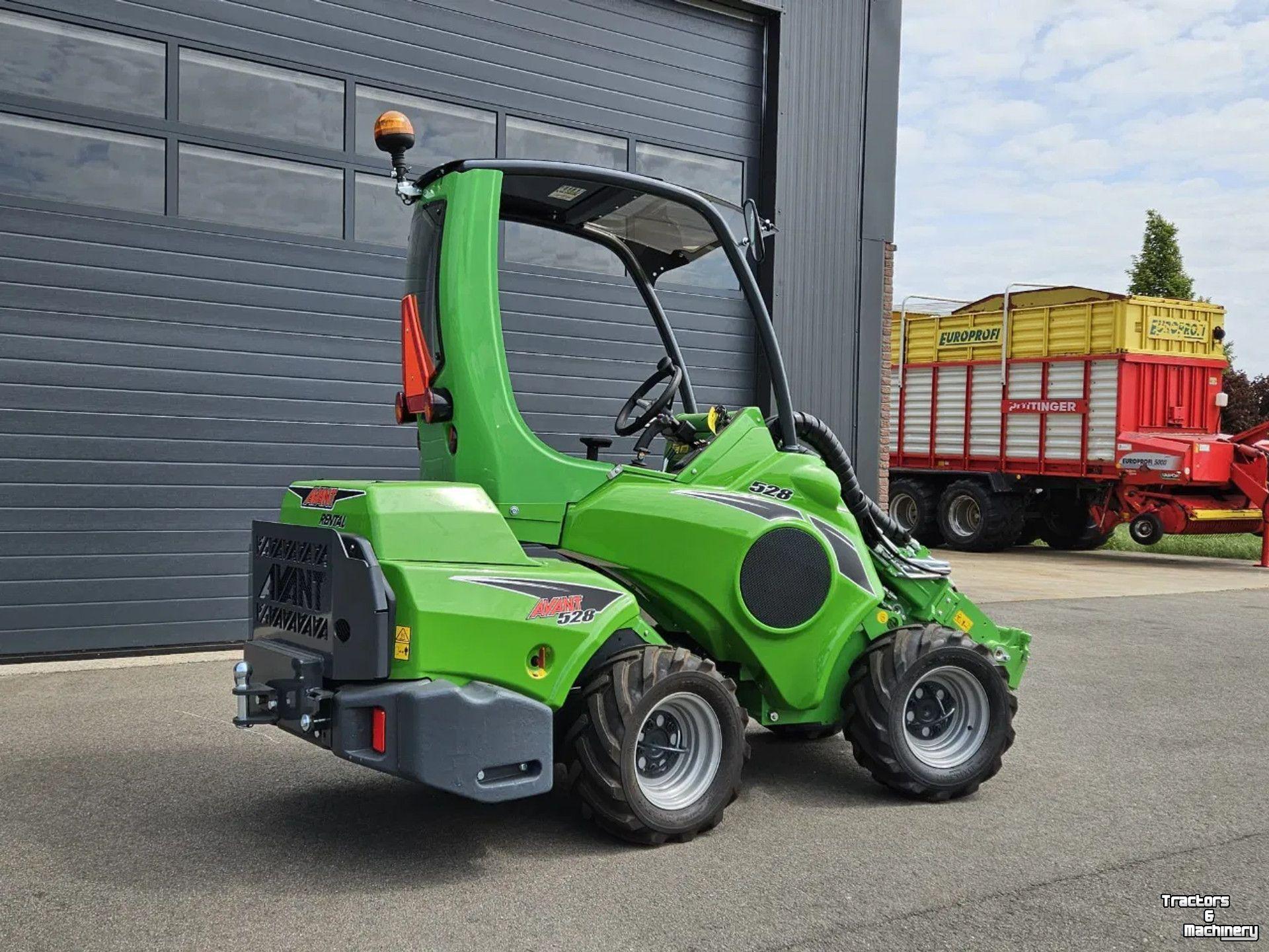 Shovel / Wiellader / Kniklader Avant 528 Rental mini-shovel