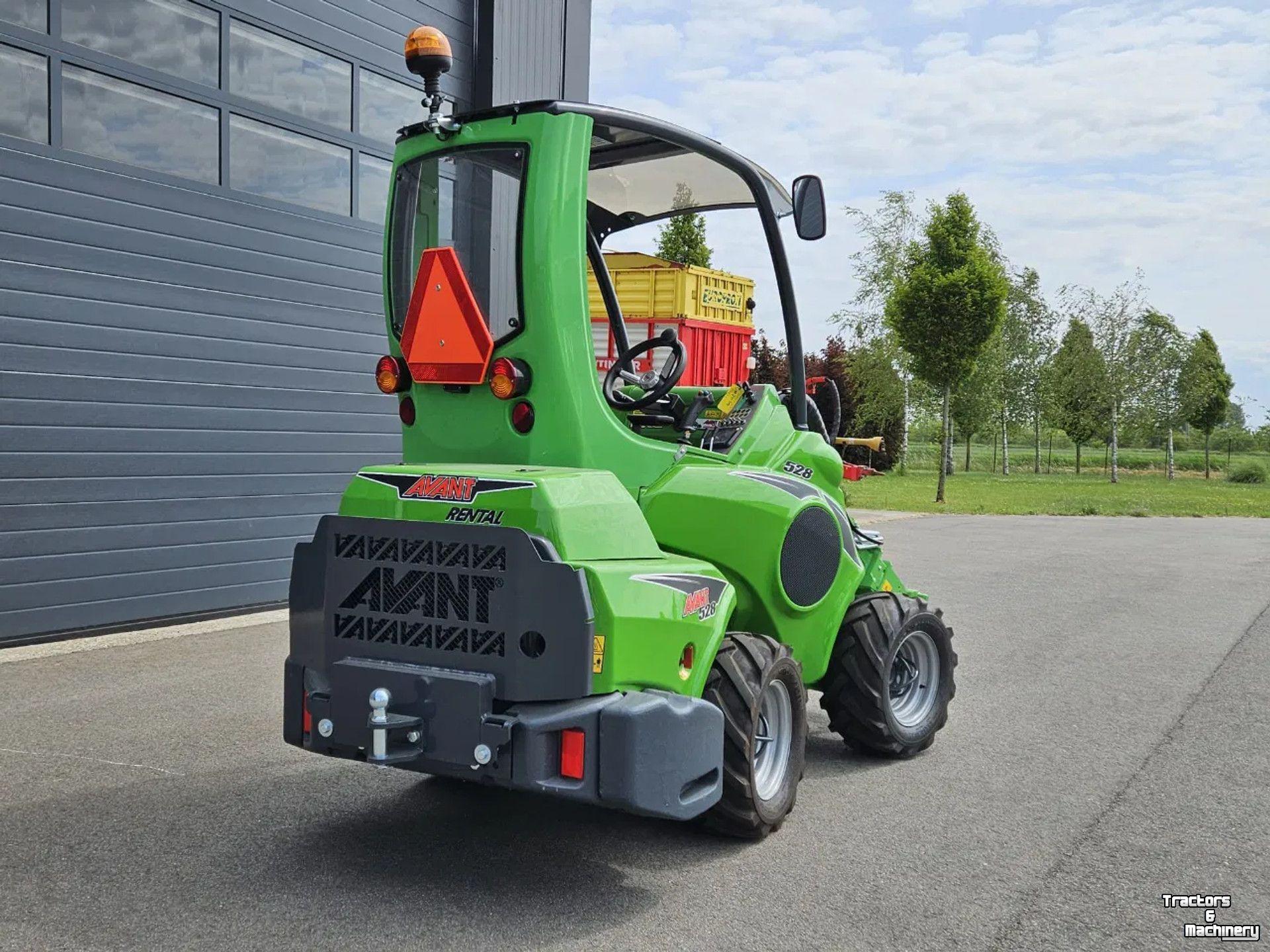 Shovel / Wiellader / Kniklader Avant 528 Rental mini-shovel