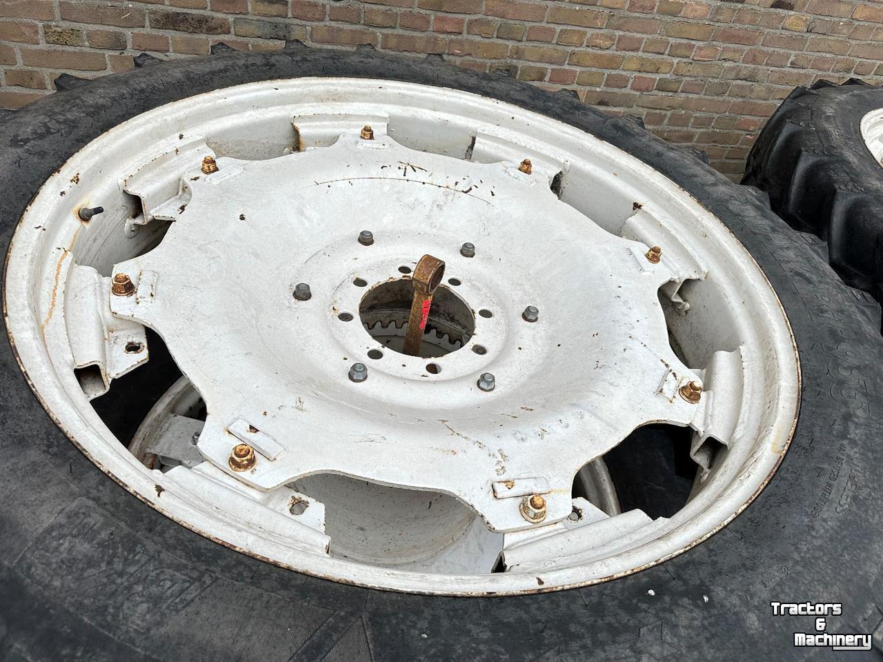 Wielen, Banden, Velgen & Afstandsringen BKT 300/95R46 EN 320/90R46