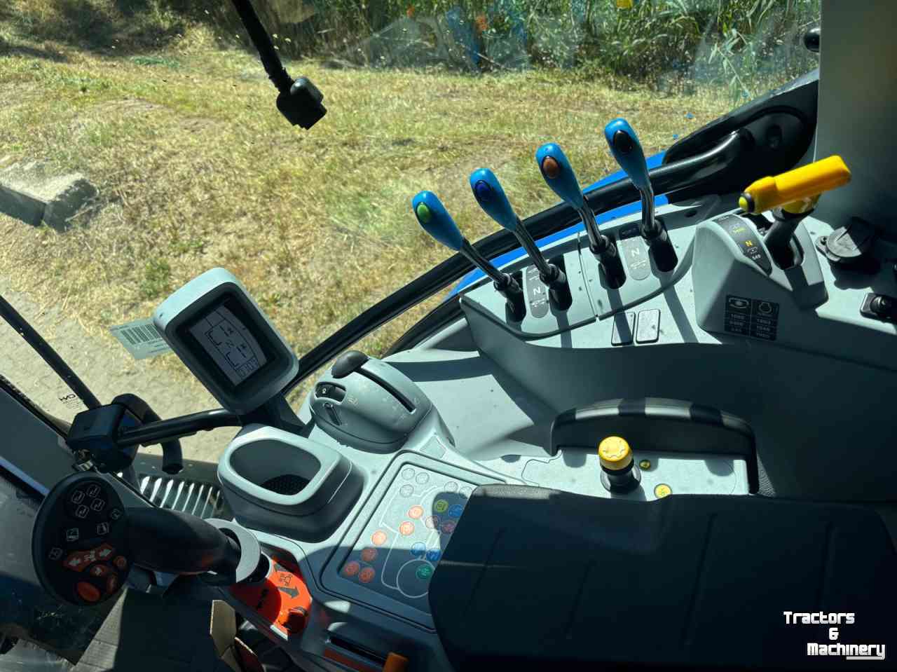 Tractor / Trekker New Holland T6 145 DC
