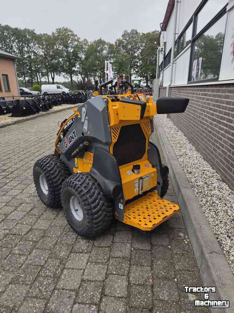 Shovel / Wiellader / Kniklader Giant SK201D