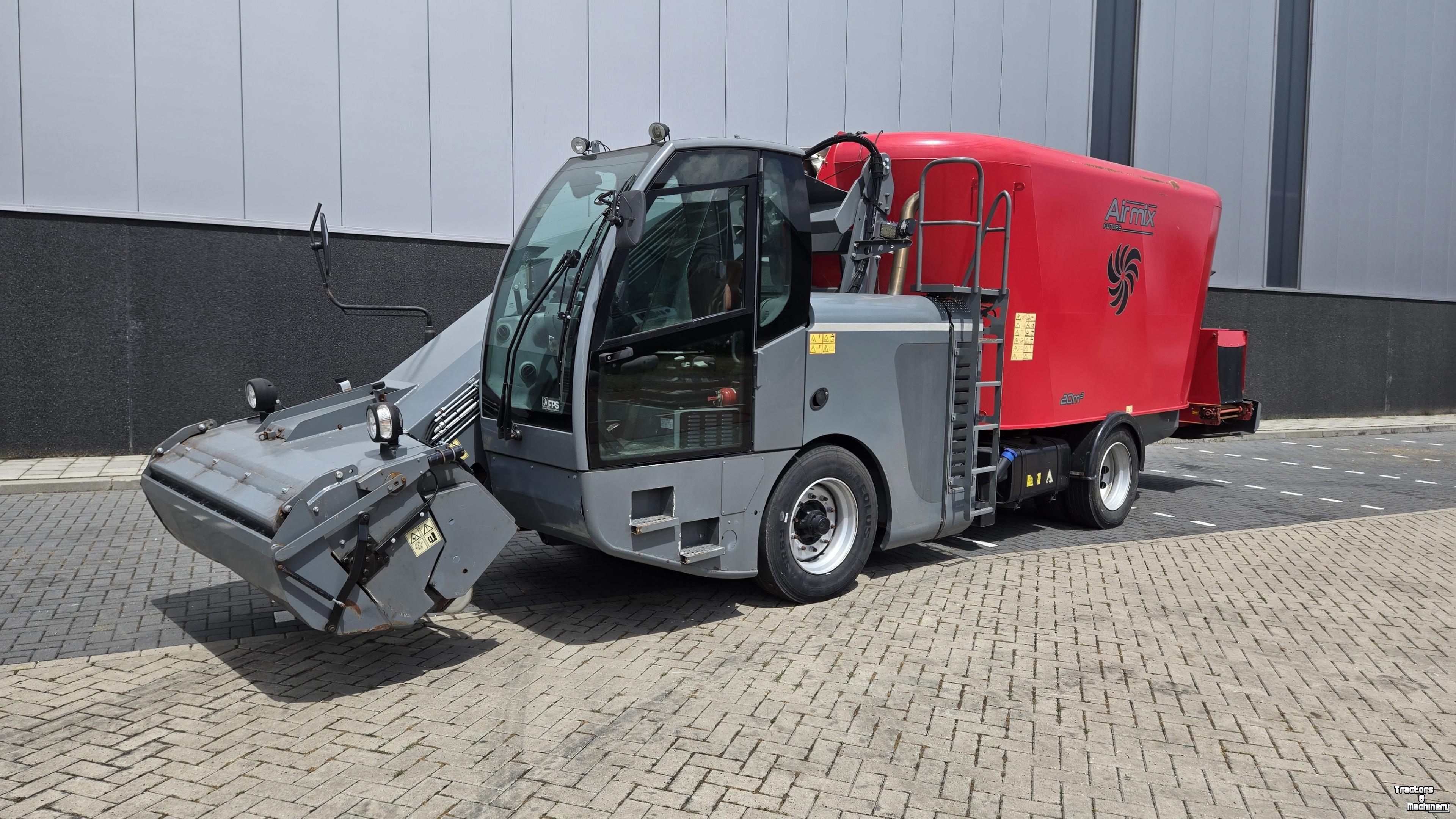 Voermengwagen Vertikaal Airmix Peecon Biga 20-215 Rapide zelfrijder