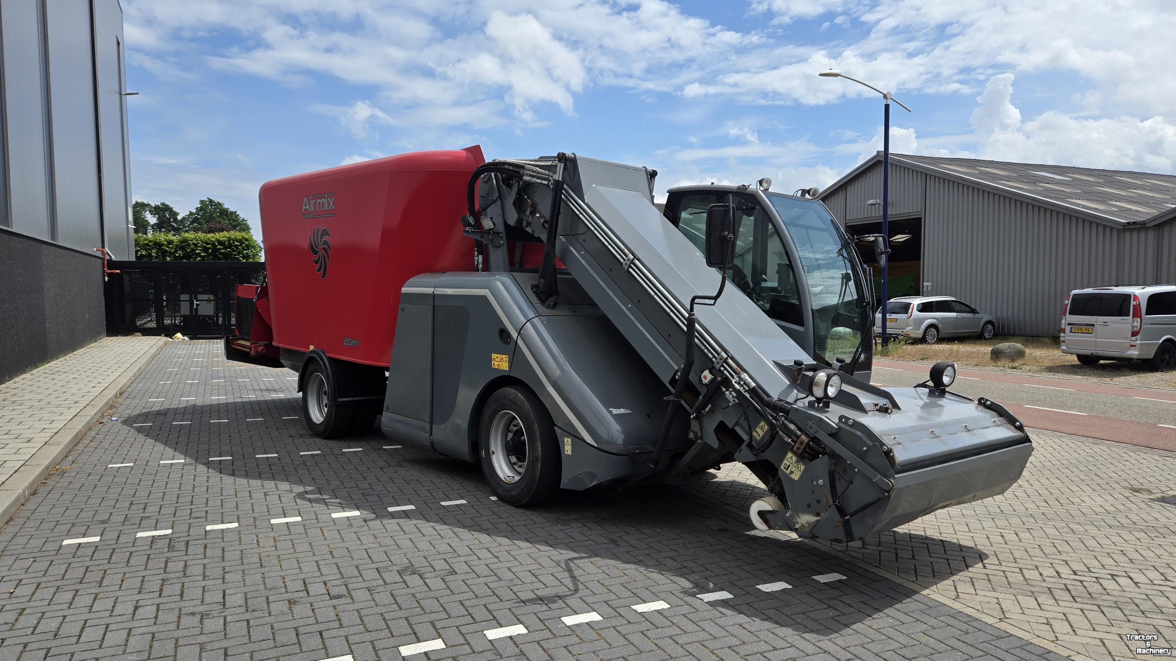 Voermengwagen Vertikaal Airmix Peecon Biga 20-215 Rapide zelfrijder