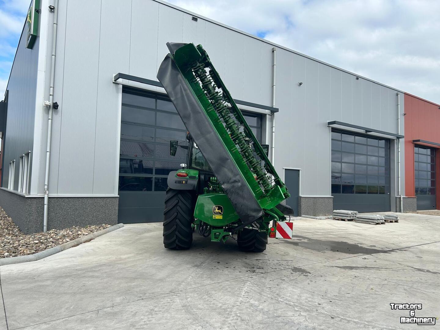 Maaier John Deere R350R