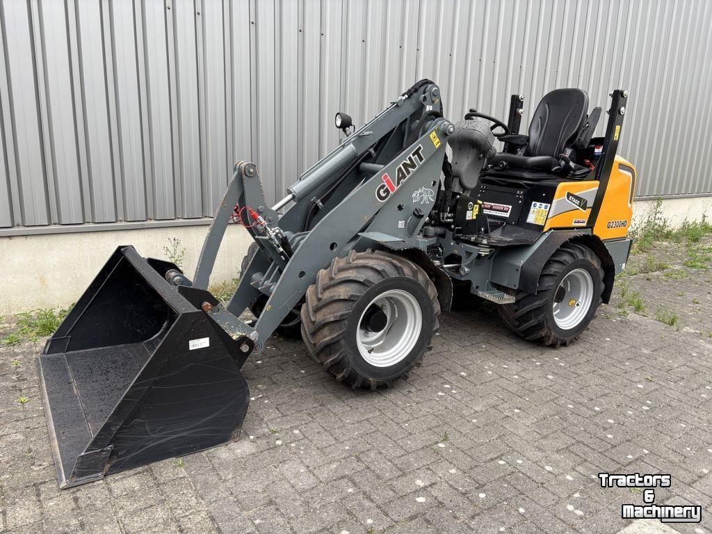 Shovel / Wiellader / Kniklader Giant G2300HD