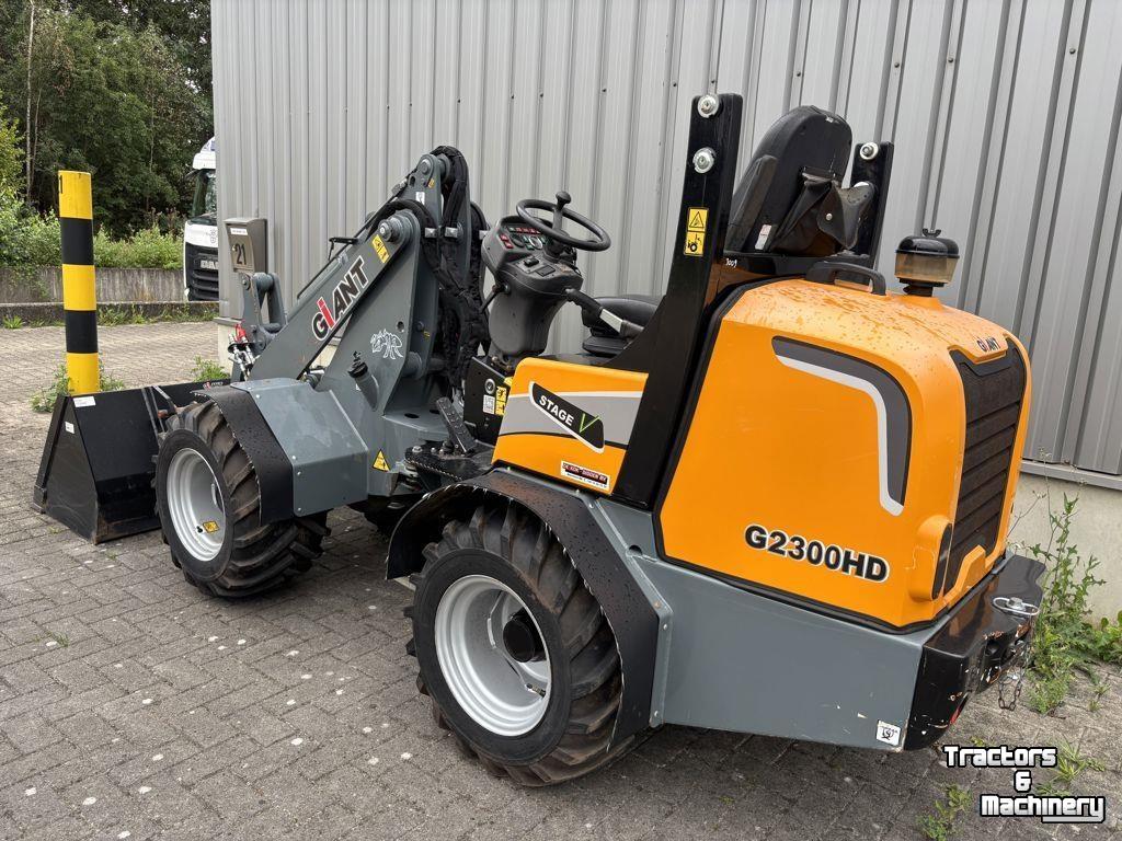 Shovel / Wiellader / Kniklader Giant G2300HD