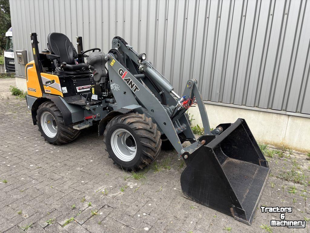 Shovel / Wiellader / Kniklader Giant G2300HD