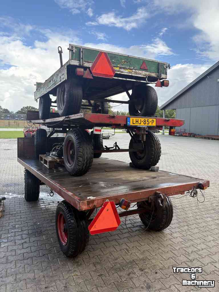 Vierwielige wagen / Landbouwwagen  Landbouw wagens 3 stuks met kenteken.