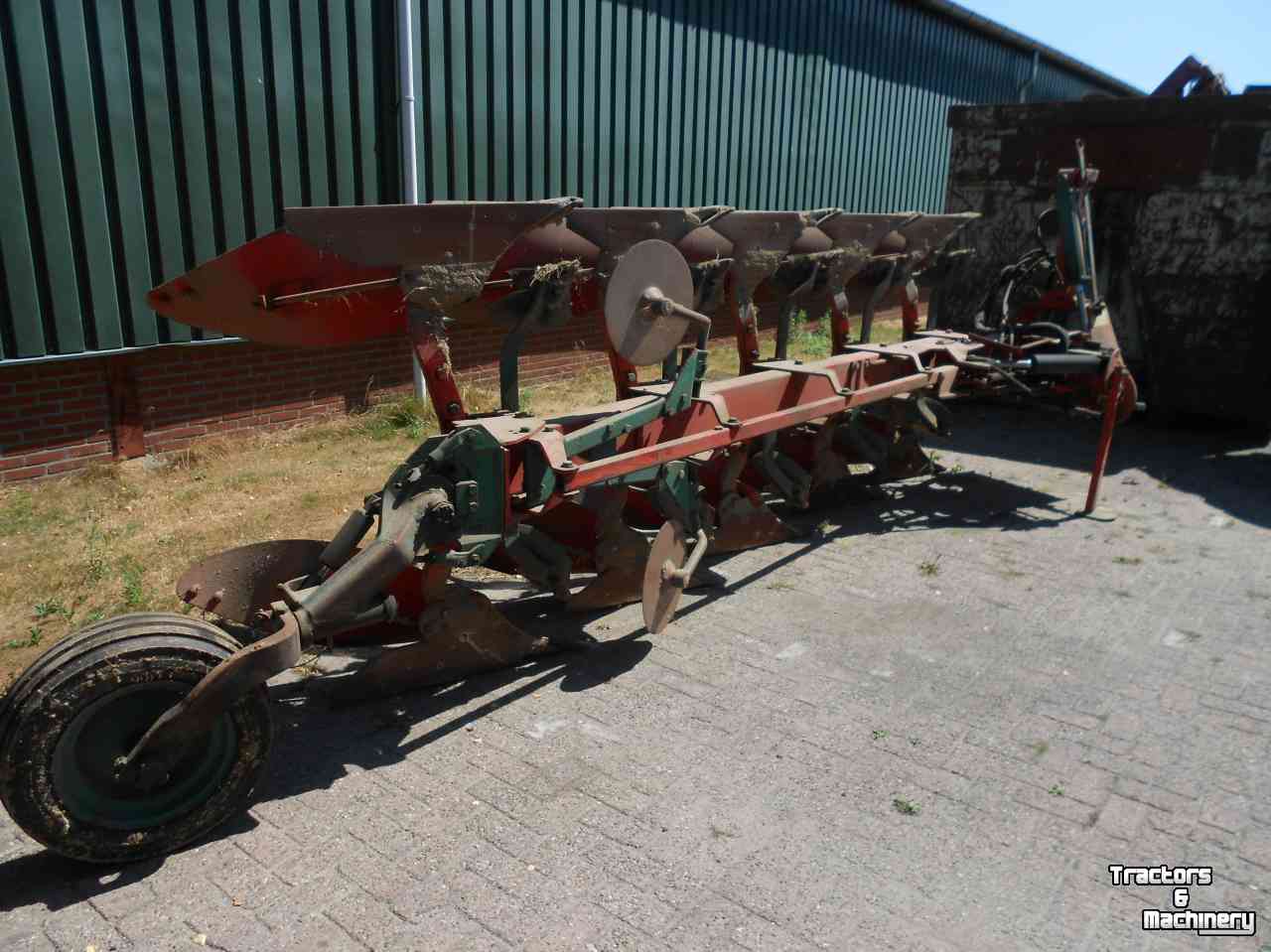 Ploegen Kverneland 4+1 schaar vario ploeg