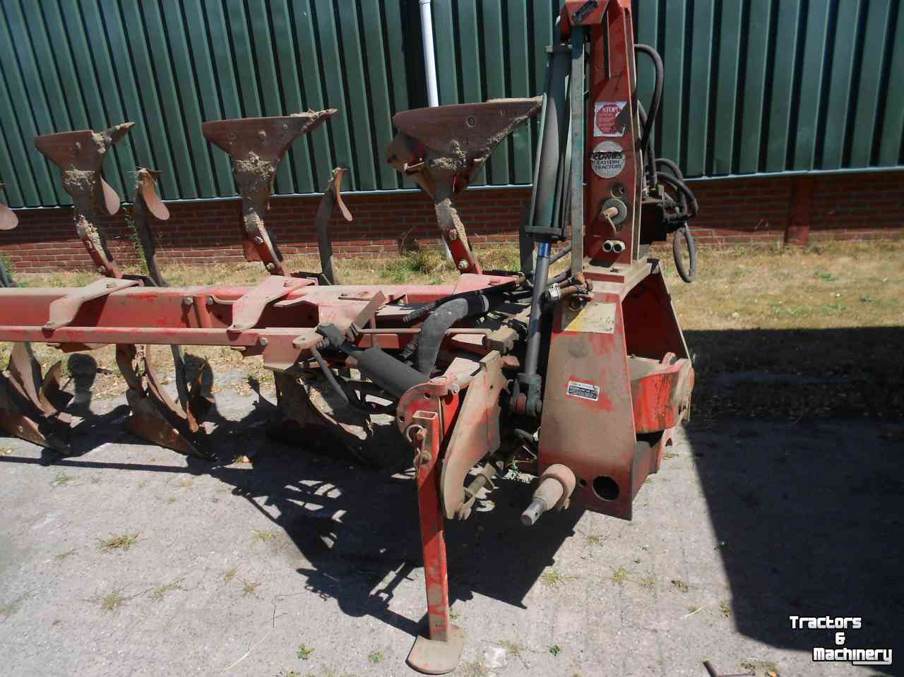 Ploegen Kverneland 4+1 schaar vario ploeg