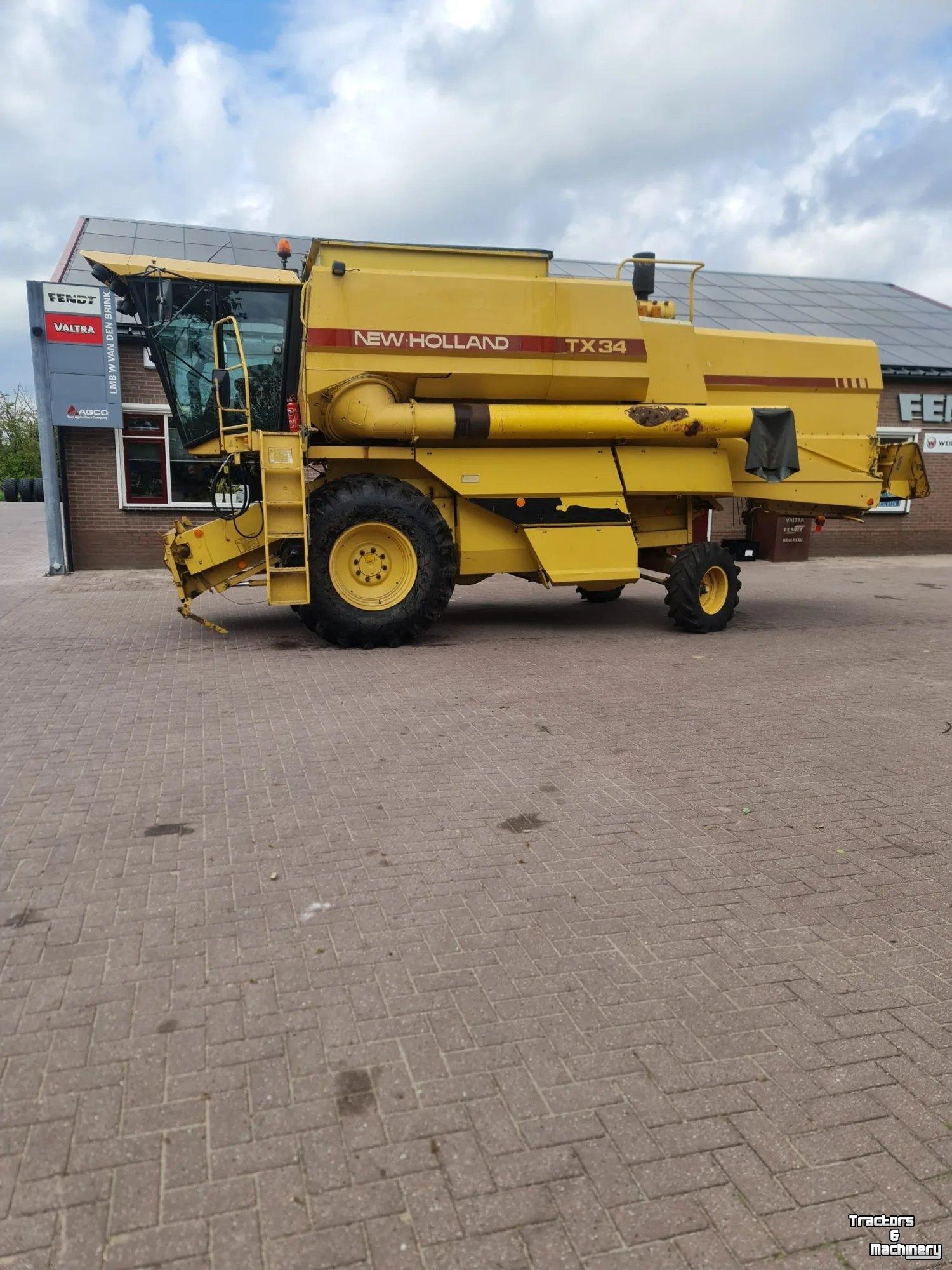 Maaidorser / Combine New Holland TX34 MAAIDORSER