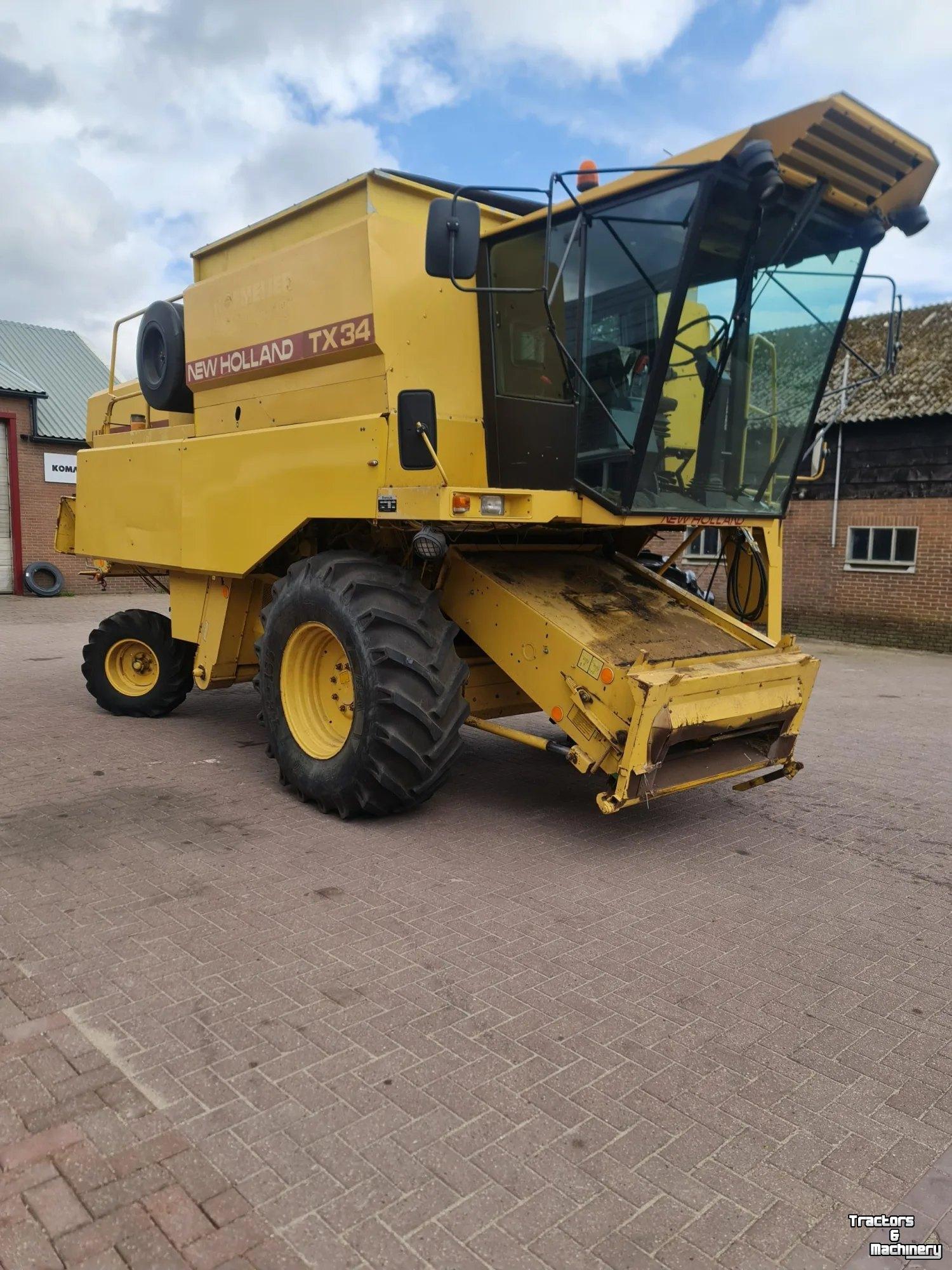 Maaidorser / Combine New Holland TX34 MAAIDORSER