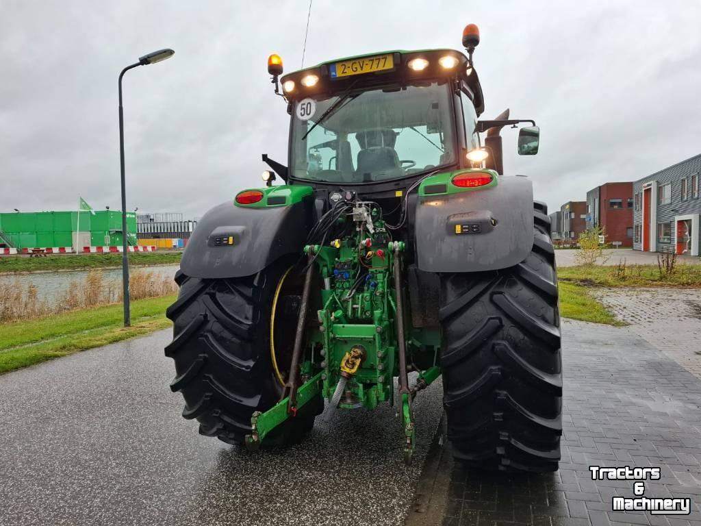 Tractor / Trekker John Deere 6215 R