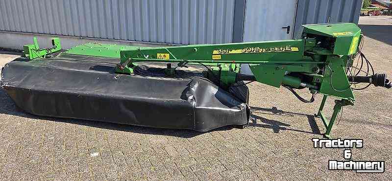 Maaier John Deere 331