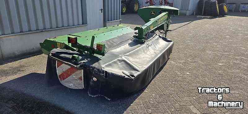Maaier John Deere 331