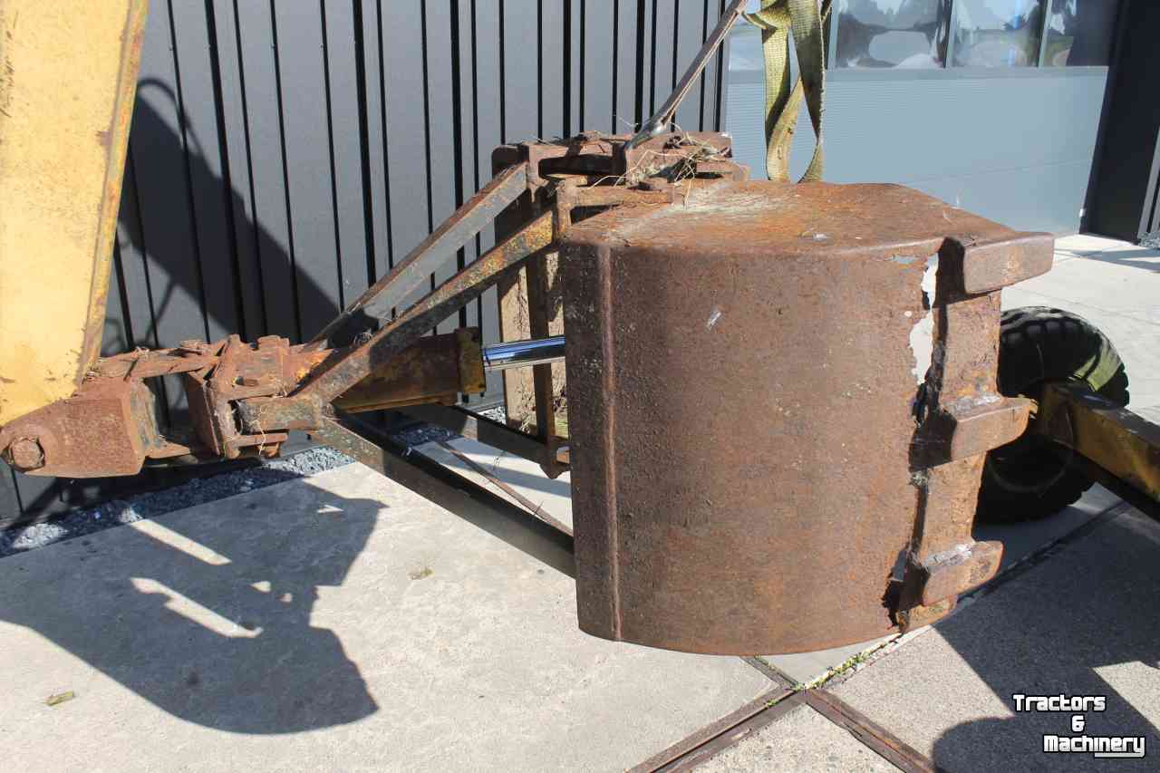 Graafmachine  Griesser 1614 getrokken kraan graafmachine op wielen met knijperbak
