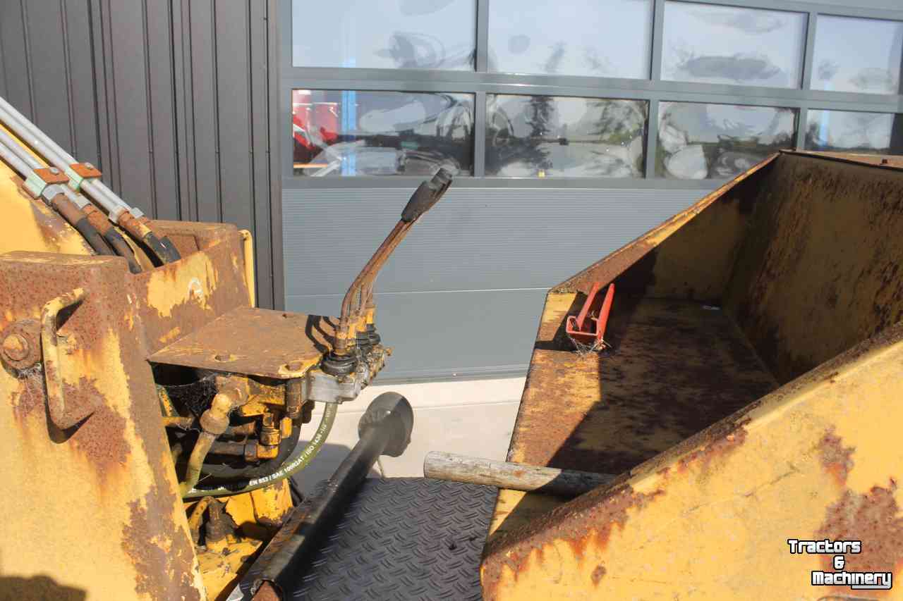 Graafmachine  Griesser 1614 getrokken kraan graafmachine op wielen met knijperbak