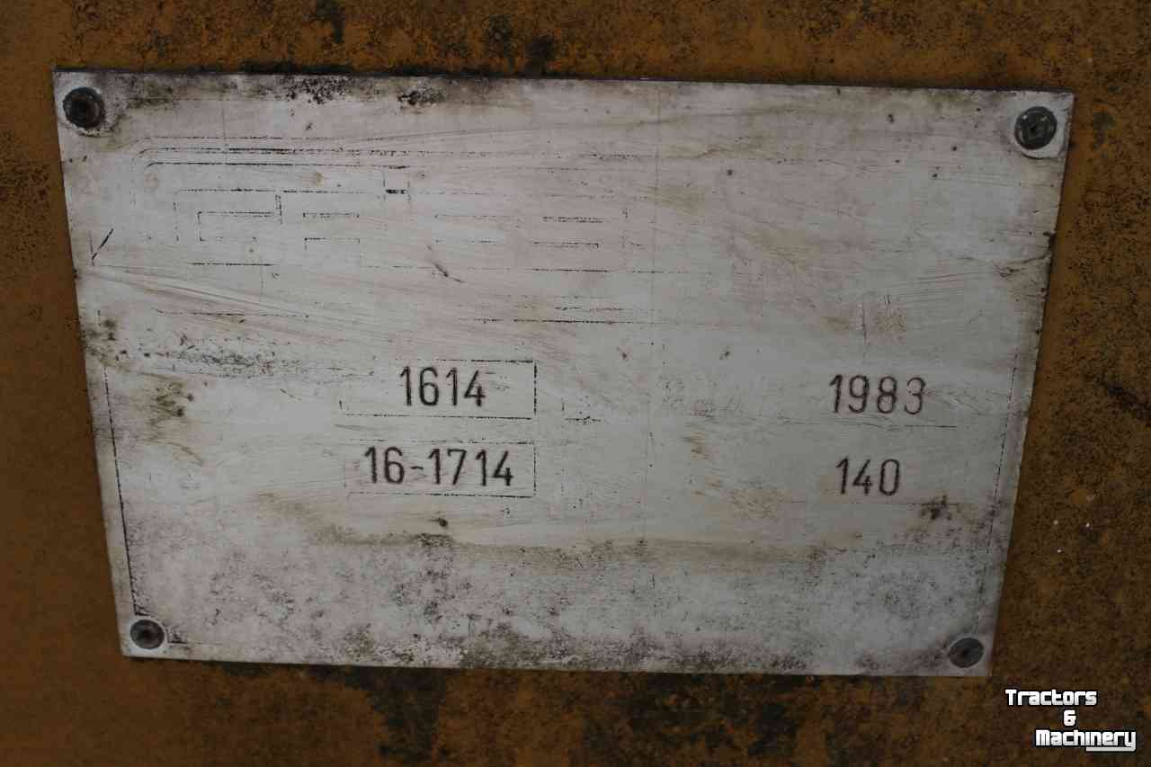 Graafmachine  Griesser 1614 getrokken kraan graafmachine op wielen met knijperbak