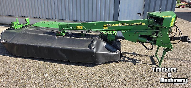 Maaier John Deere 331