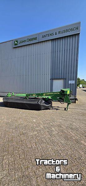 Maaier John Deere 331