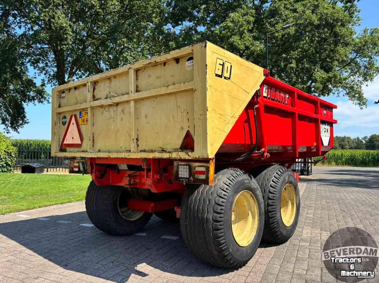 Gronddumper / Zandkipper / Grondverzetkipwagen / Dumper Beco Gigant