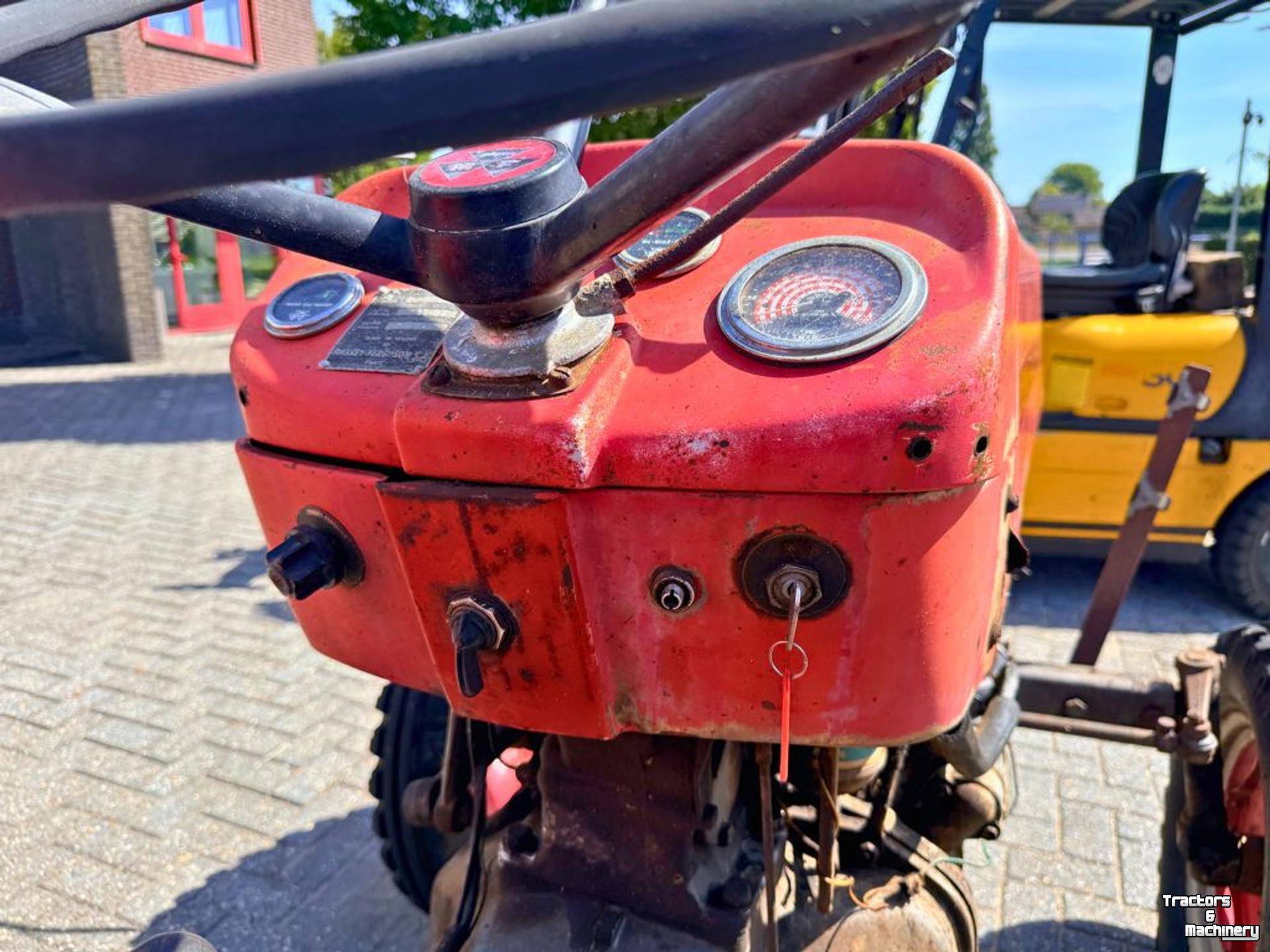 Tractor / Trekker Massey Ferguson 130 Tractor