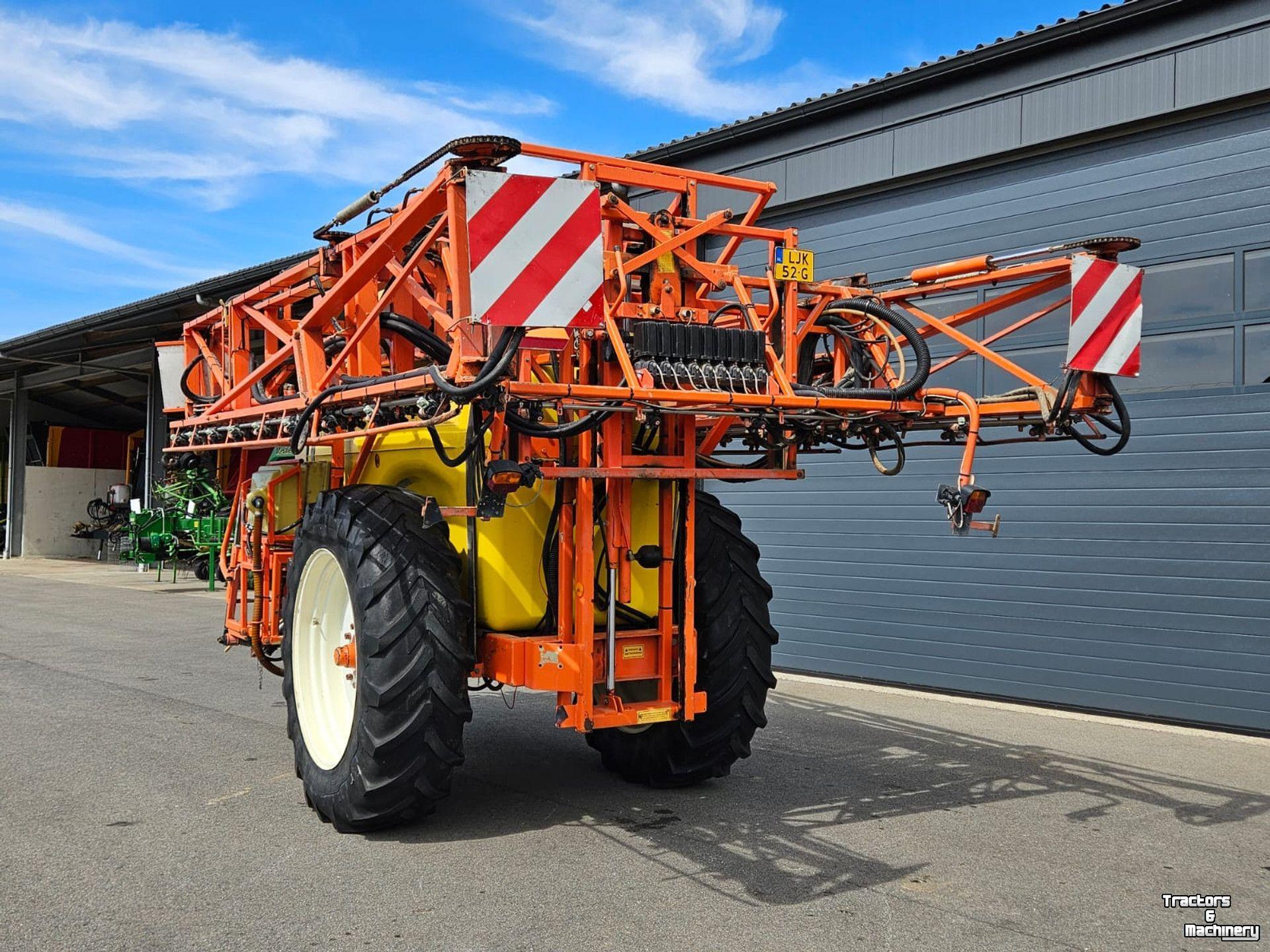 Gedragen Veldspuit Douven NEVELSPUIT 3400 Ltr Veldspuit - 27mtr