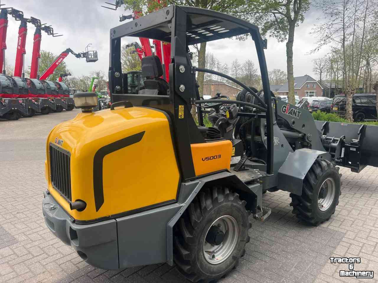 Shovel / Wiellader / Kniklader Giant V5003
